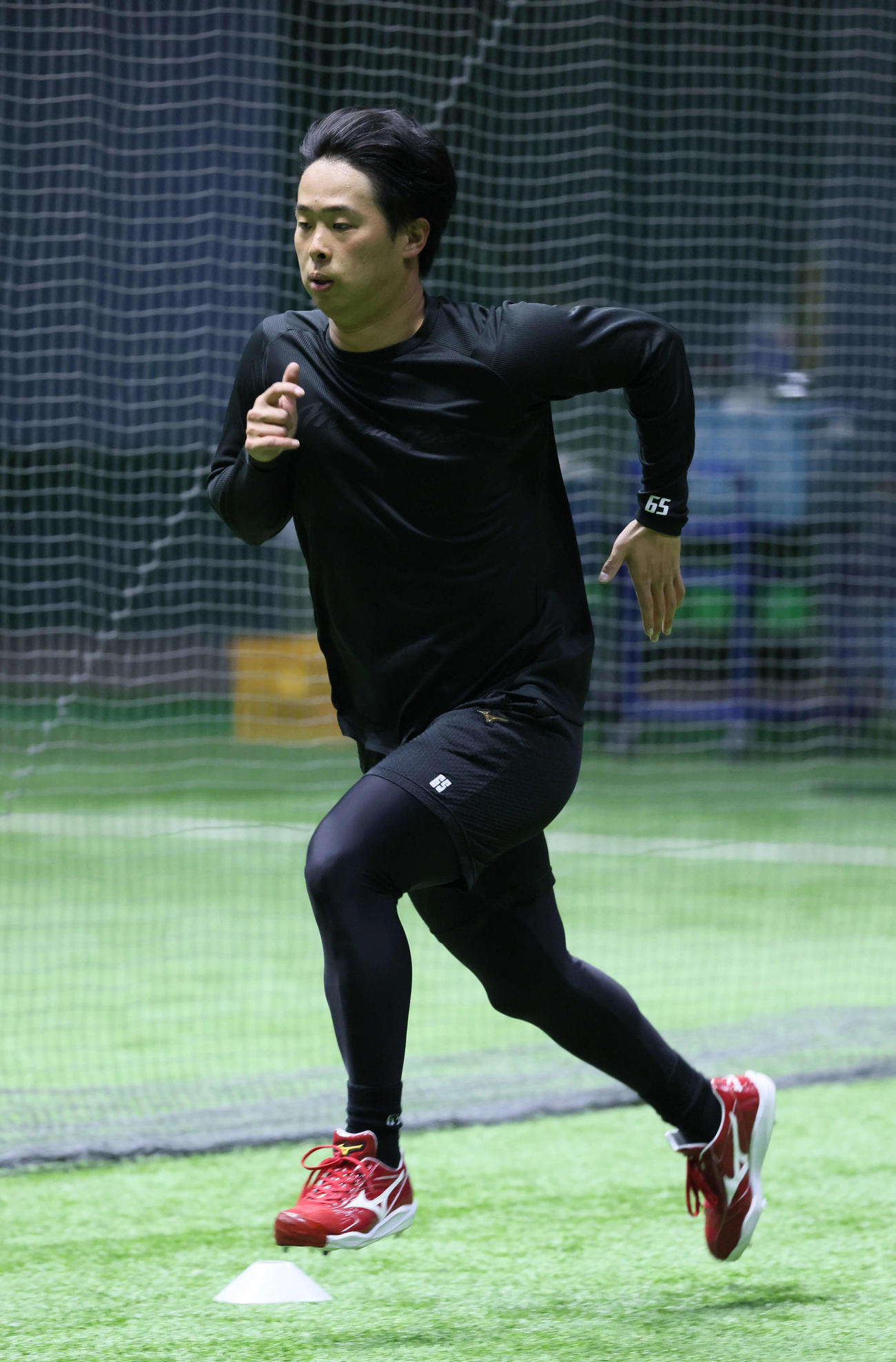 合同自主トレで走り込む広島玉村（撮影・加藤孝規）