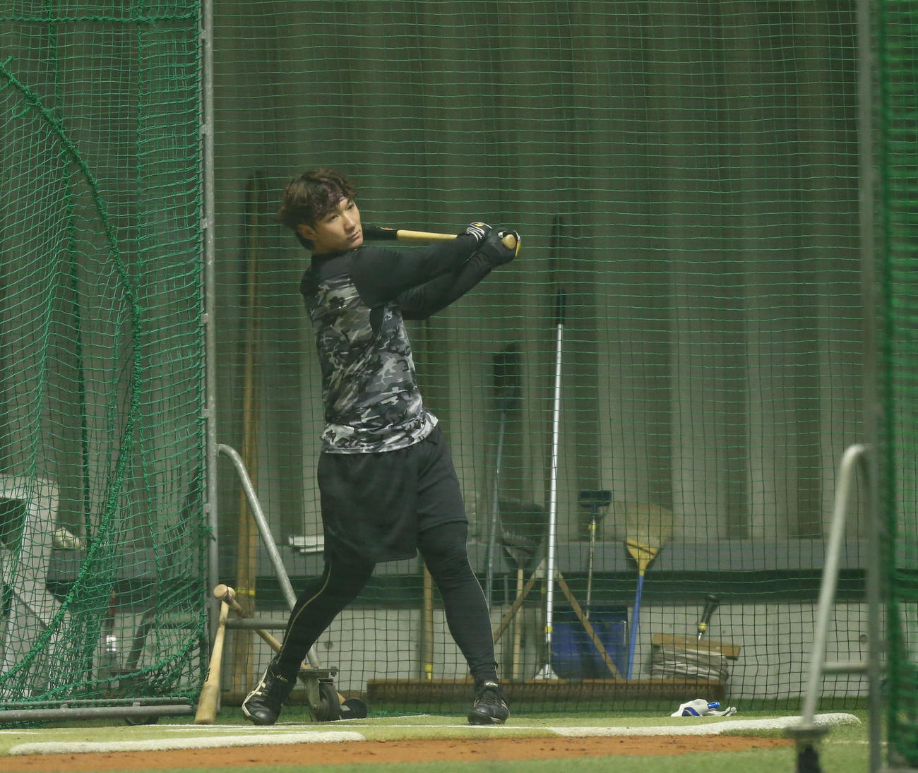 打撃練習を行う正木（撮影・冨田成美）