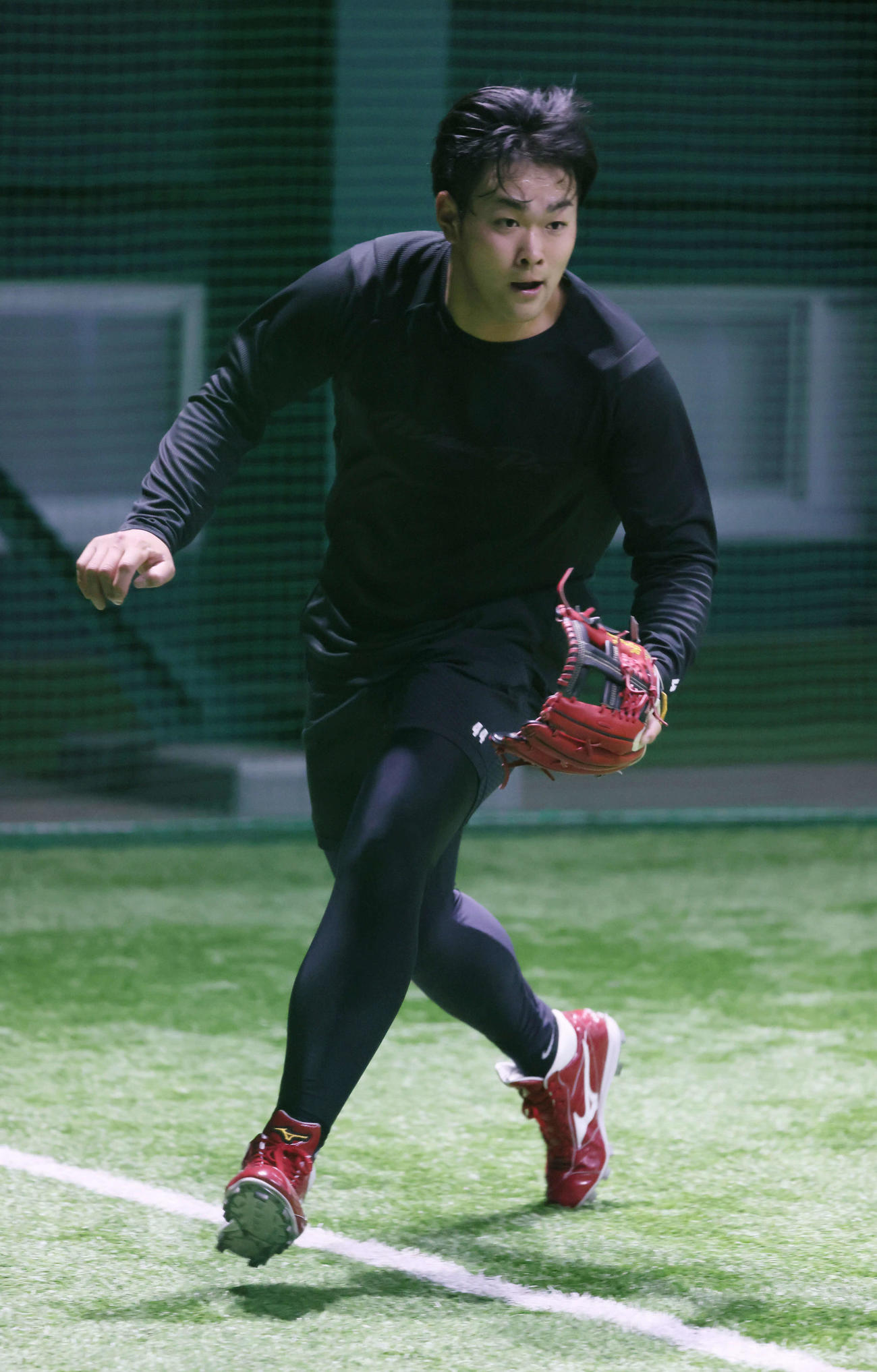 合同自主トレで、三塁付近でノックを受ける広島林（撮影・加藤孝規）
