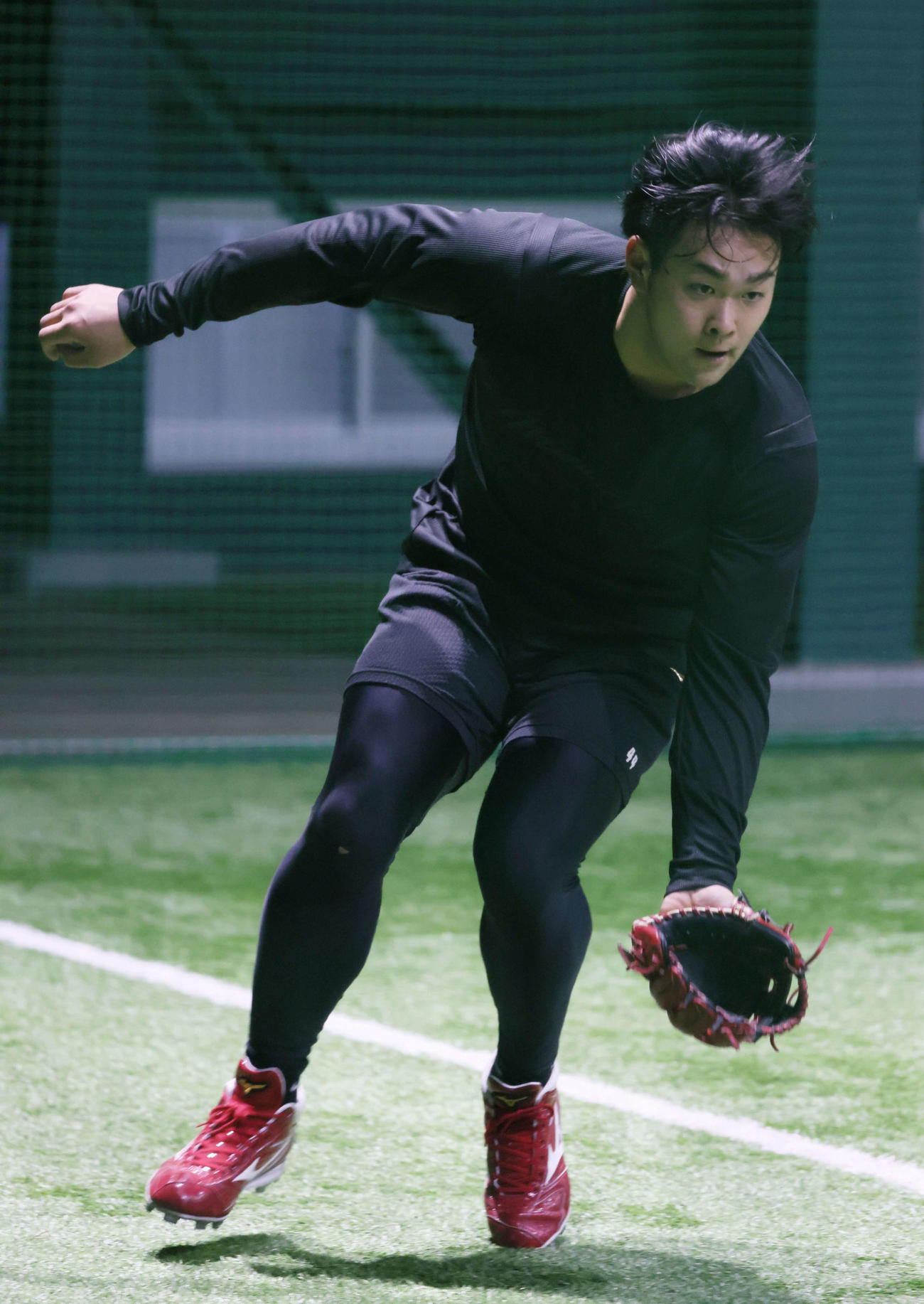 合同自主トレで、三塁付近でノックを受ける広島林（撮影・加藤孝規）