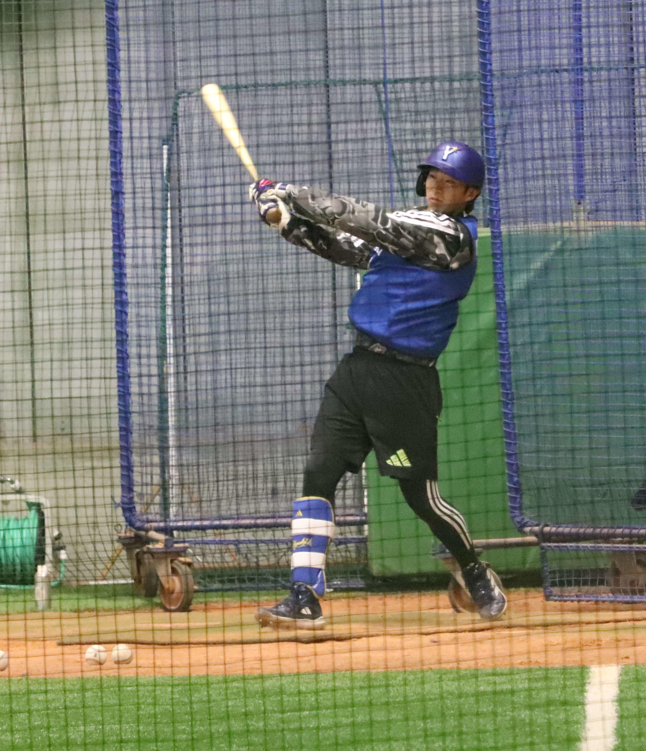 打撃練習を行うDeNAドラフト1位の度会（撮影・小早川宗一郎）