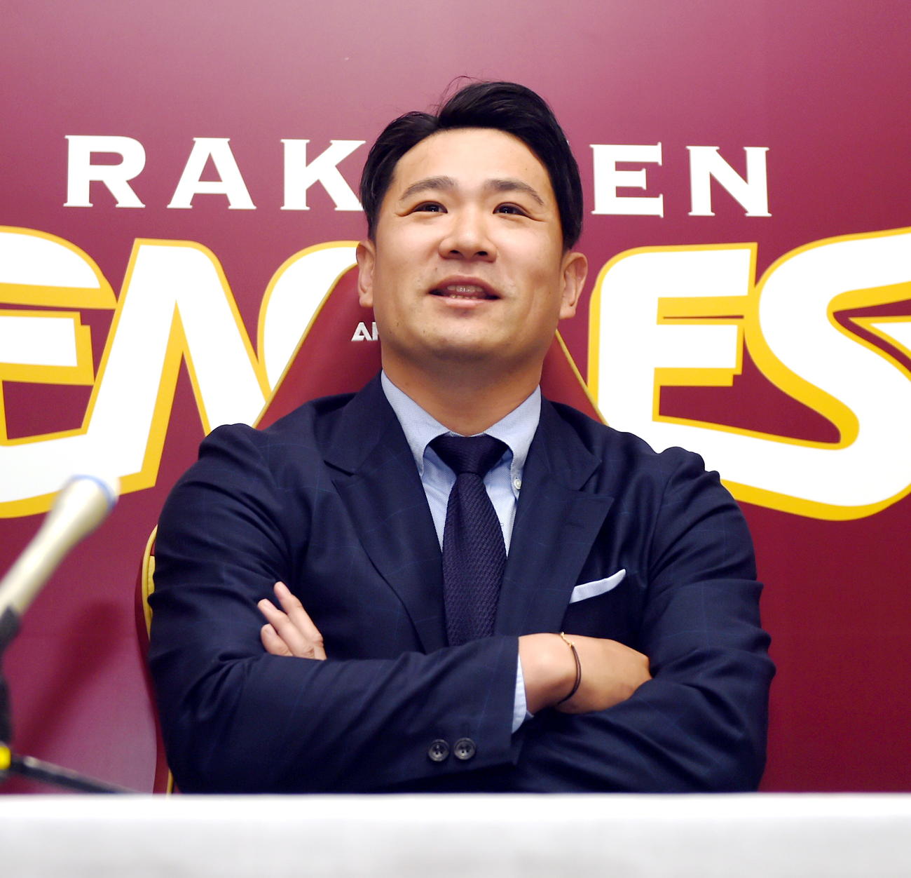 契約更改交渉を終えて取材対応する楽天田中将（撮影・山田愛斗）