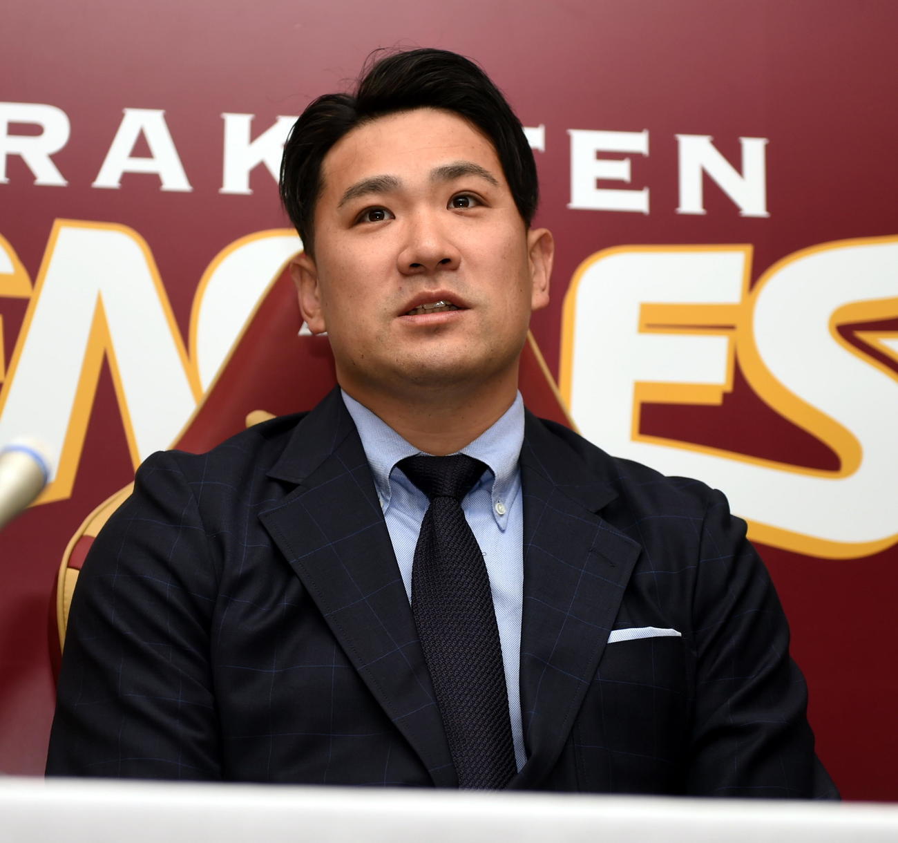 契約更改交渉を終えて取材対応する楽天田中将（撮影・山田愛斗）