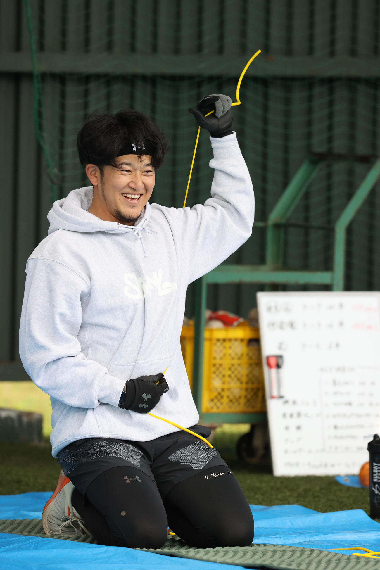 体幹トレーニングを行う岩貞（撮影・梅根麻紀）