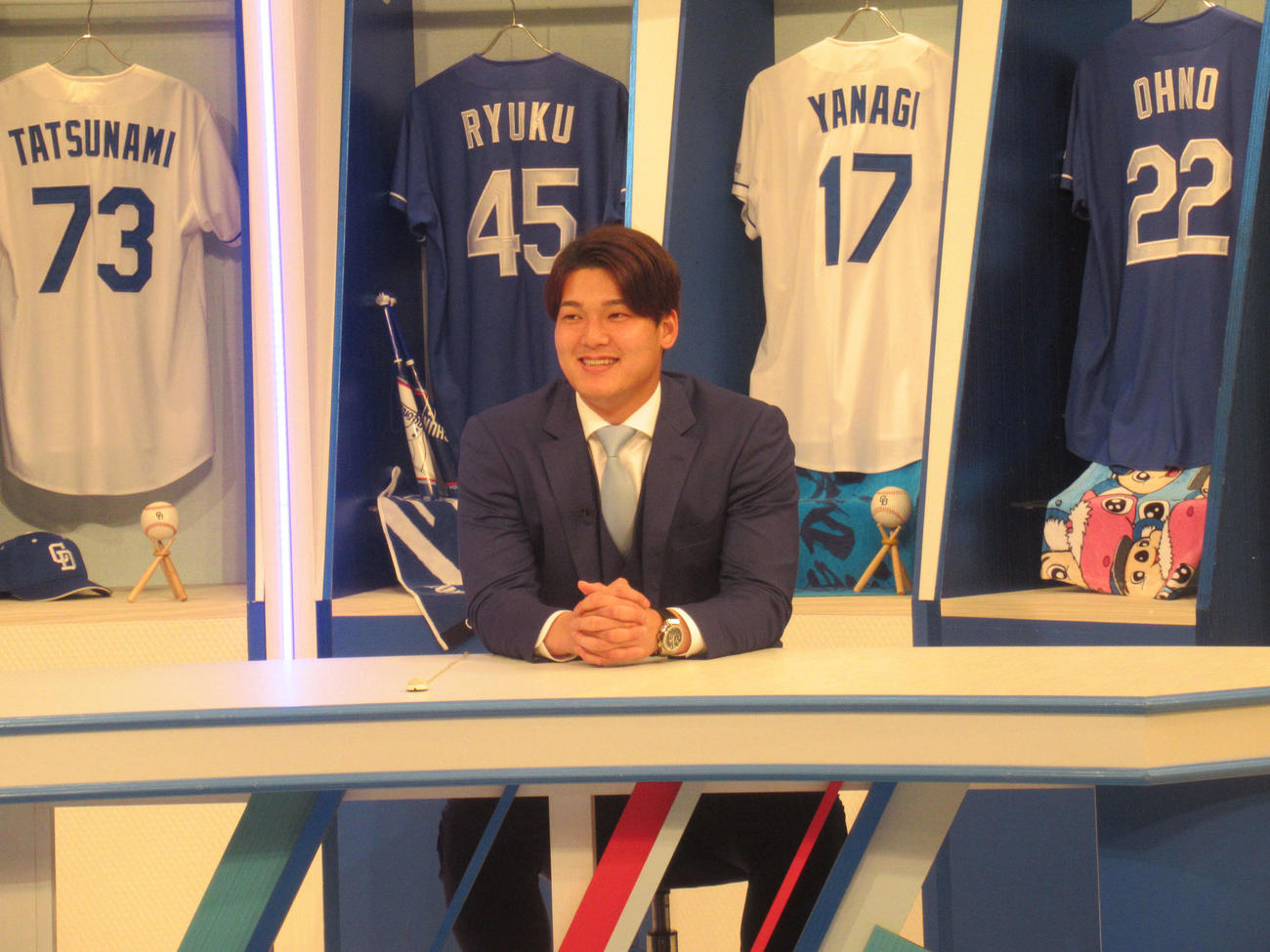 地元テレビ番組「サンデードラゴンズ」に生出演した中日石川昂