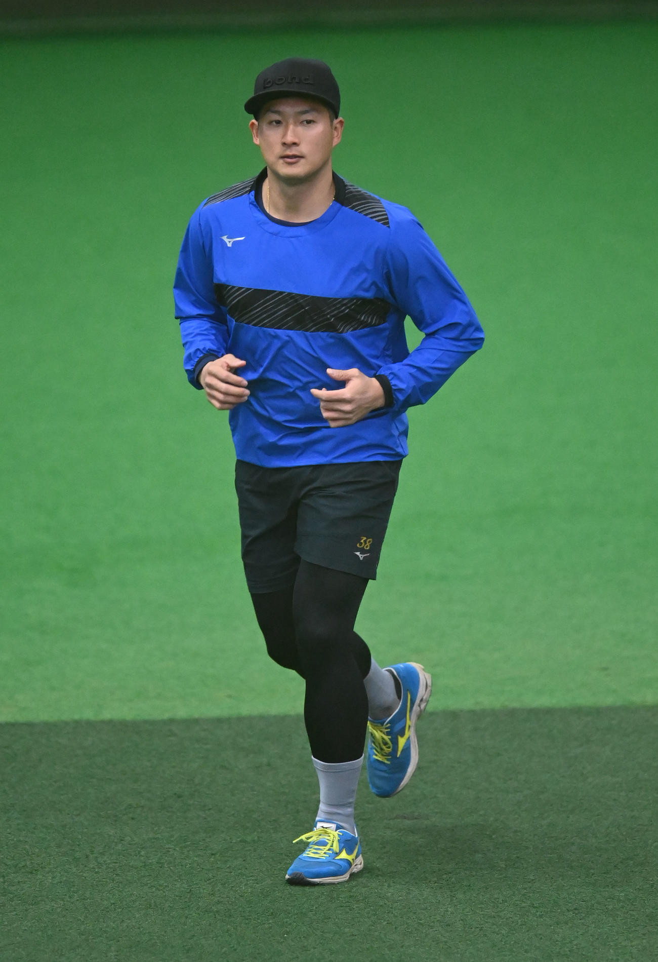 ランニングをする梅野（撮影・森本幸一）