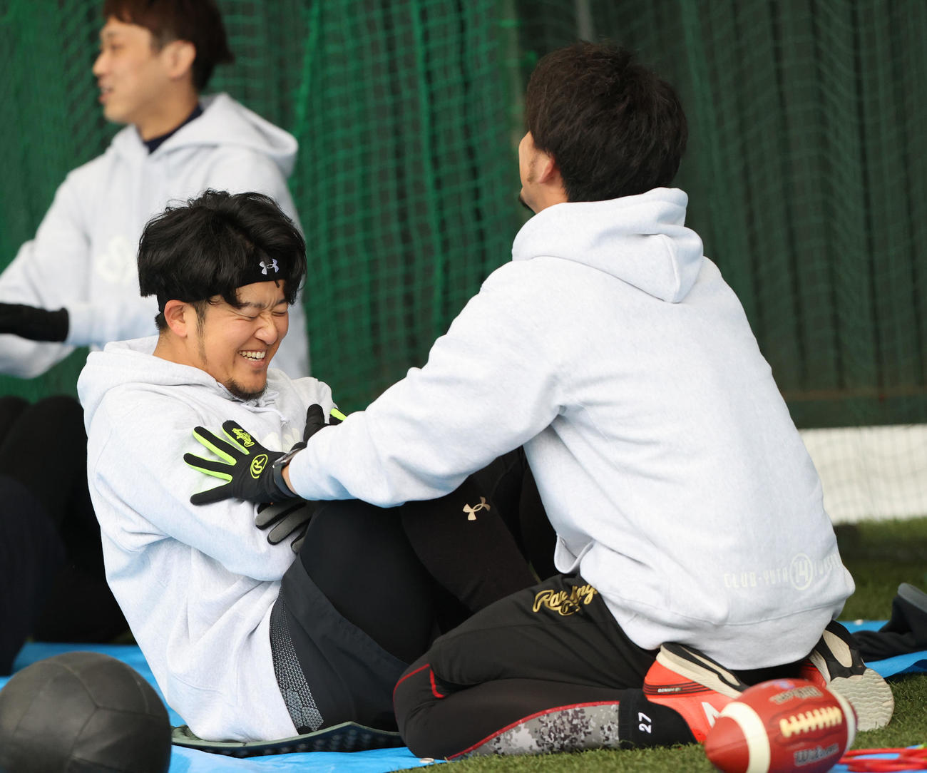 体幹トレーニングを行う岩貞（撮影・梅根麻紀）