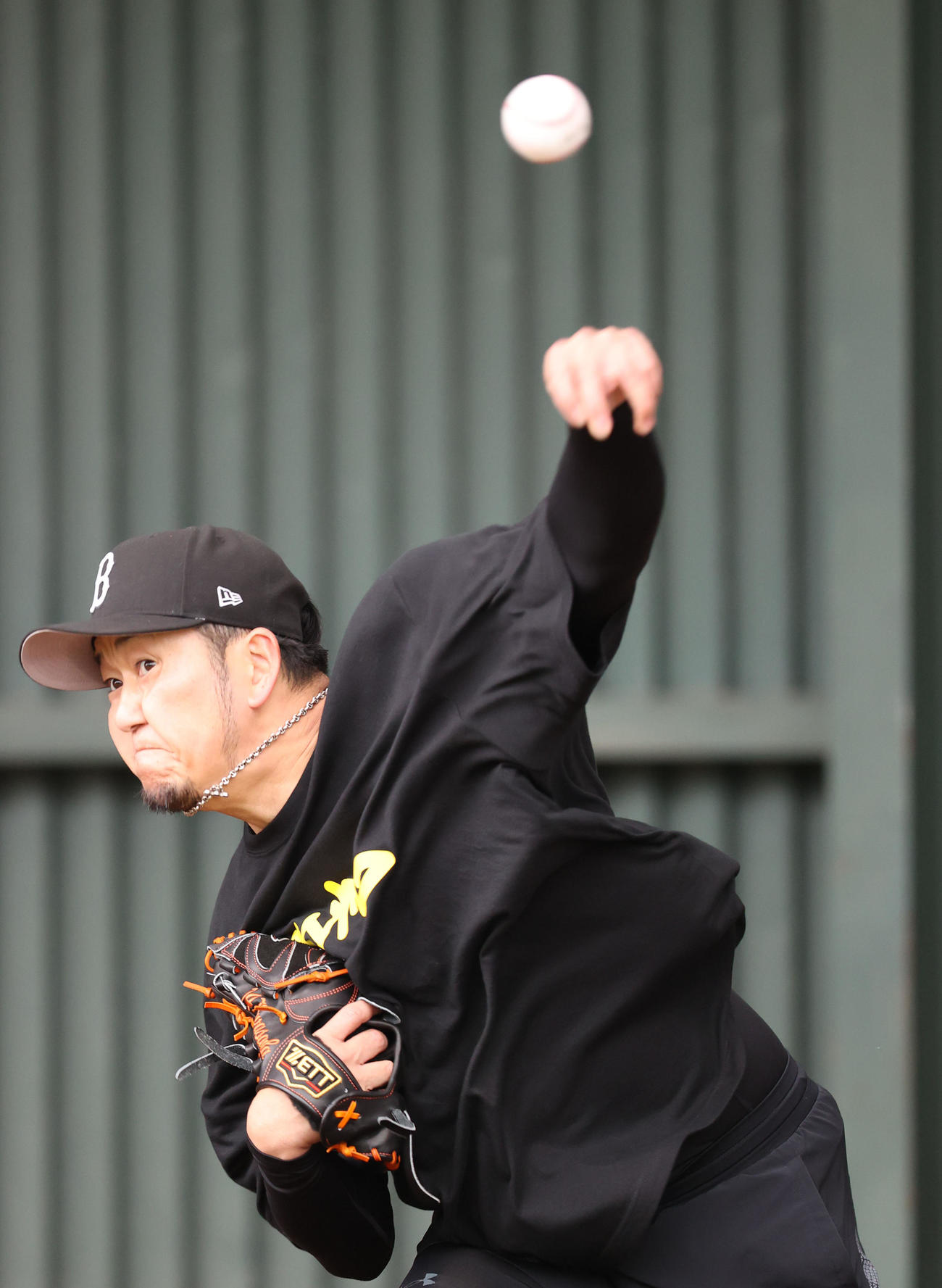 ブルペンに入った岩貞（撮影・梅根麻紀）
