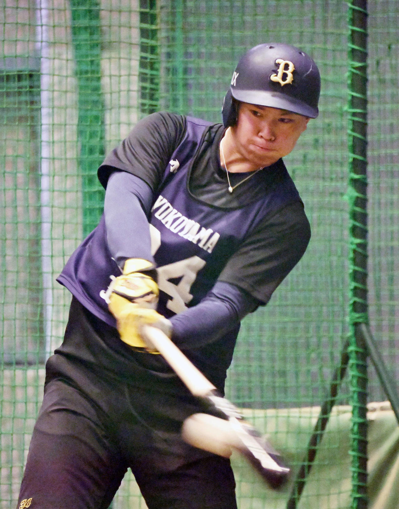 室内練習場でフリー打撃を行うオリックス横山聖（撮影・和賀正仁）