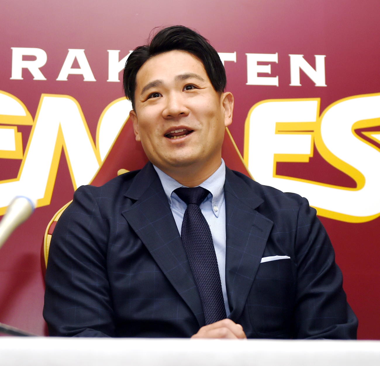 契約更改交渉を終えて取材対応する楽天田中将（撮影・山田愛斗）