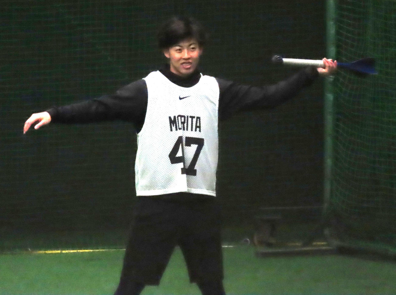 「やり投げトレ」を行う巨人森田（撮影・黒須亮）
