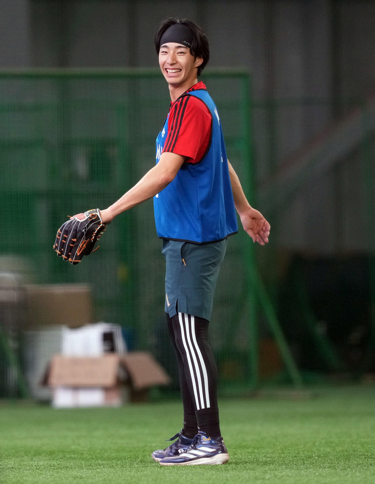 守備練習で笑顔を見せるDeNAドラフト1位の度会（撮影・たえ見朱実）