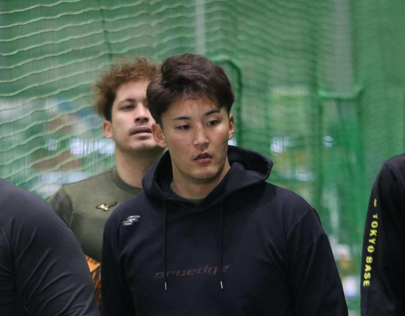 自主トレを行った西武元山（撮影・山崎純一）