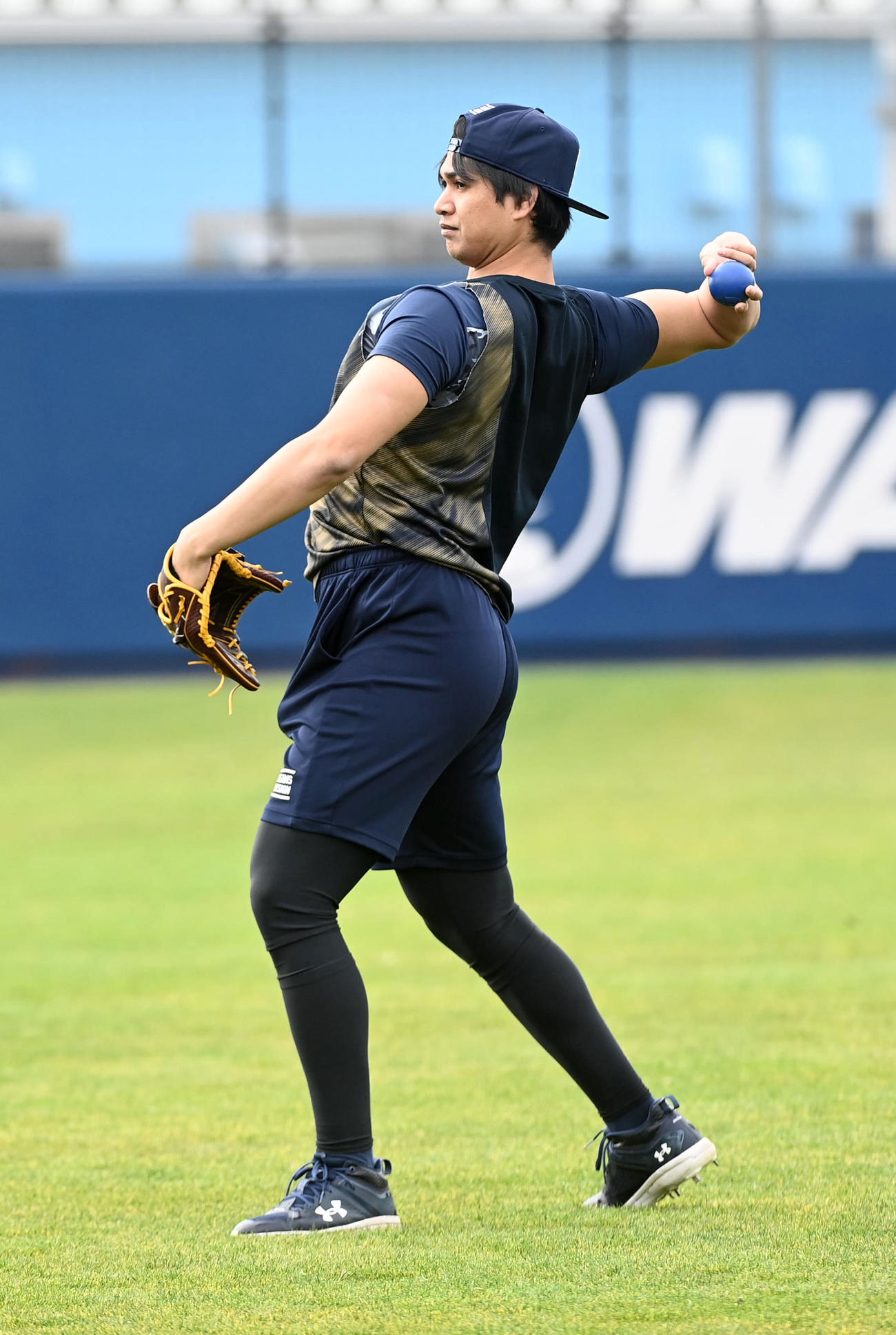 キャッチボールを行うオリックス宇田川（撮影・前岡正明）