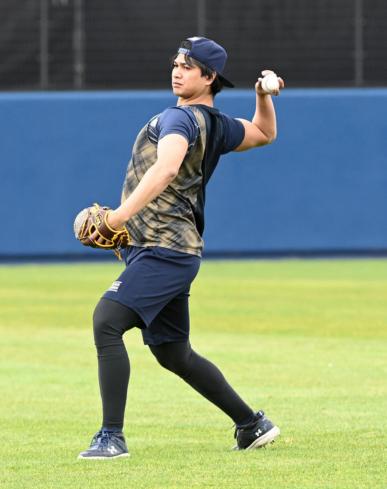 キャッチボールを行うオリックス宇田川（撮影・前岡正明）