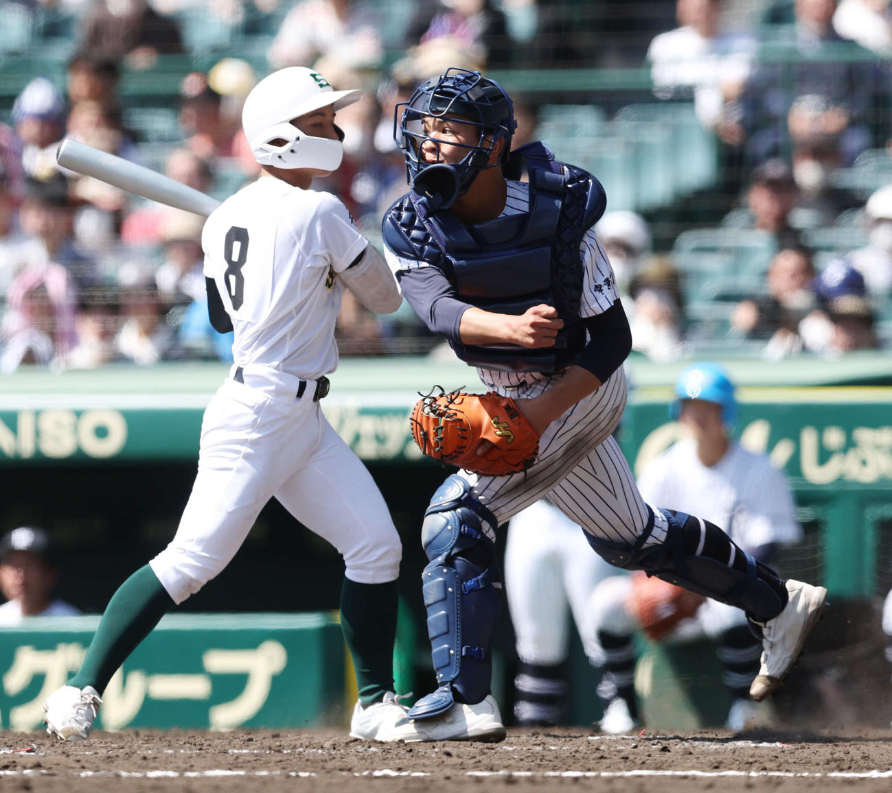 23年3月22日、センバツ2回戦　常葉大菊川対専大松戸　4回裏専大松戸2死一塁、大森の二盗を阻止する常葉大菊川・鈴木叶
