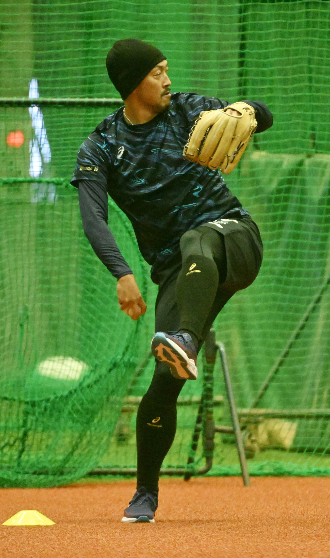 キャッチボールを行うオリックス平野佳＝2024年1月16日