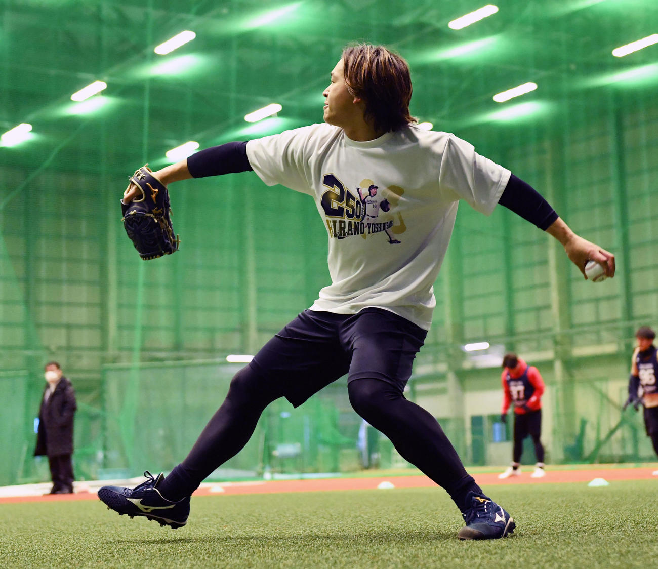 キャッチボールを行うオリックス宮城（撮影・前岡正明）