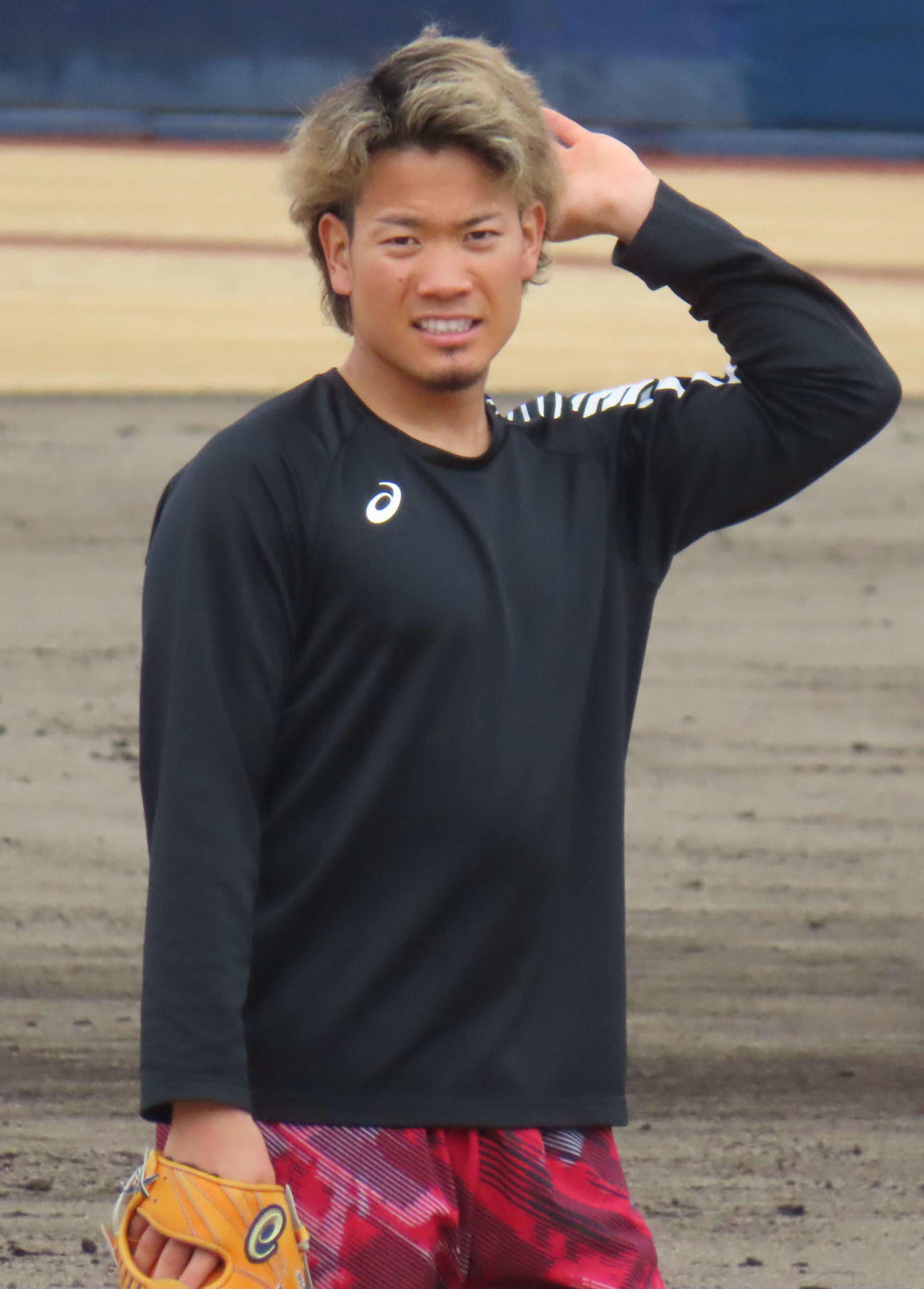 鎌ケ谷での自主トレでキャッチボールを行う日本ハム・福田俊（撮影・佐瀬百合子）