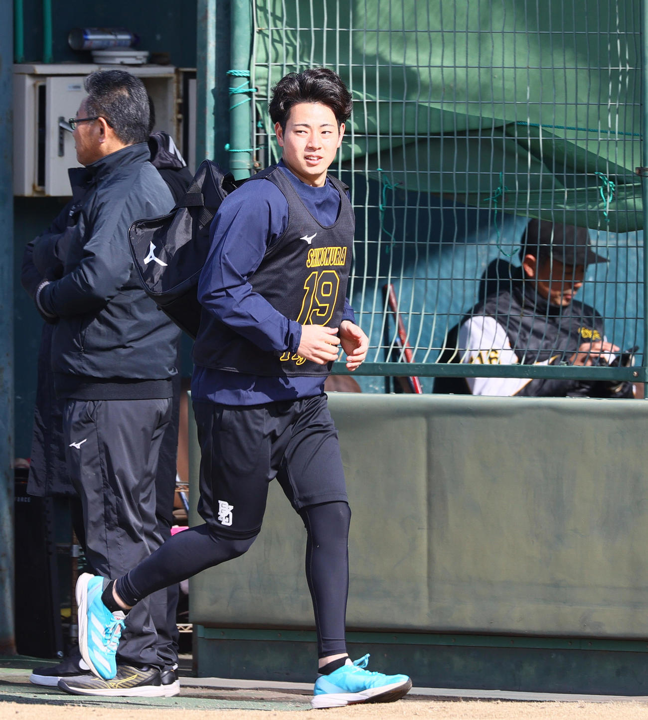 阪神下村は練習の途中でグラウンドを引き揚げる（撮影・上山淳一）