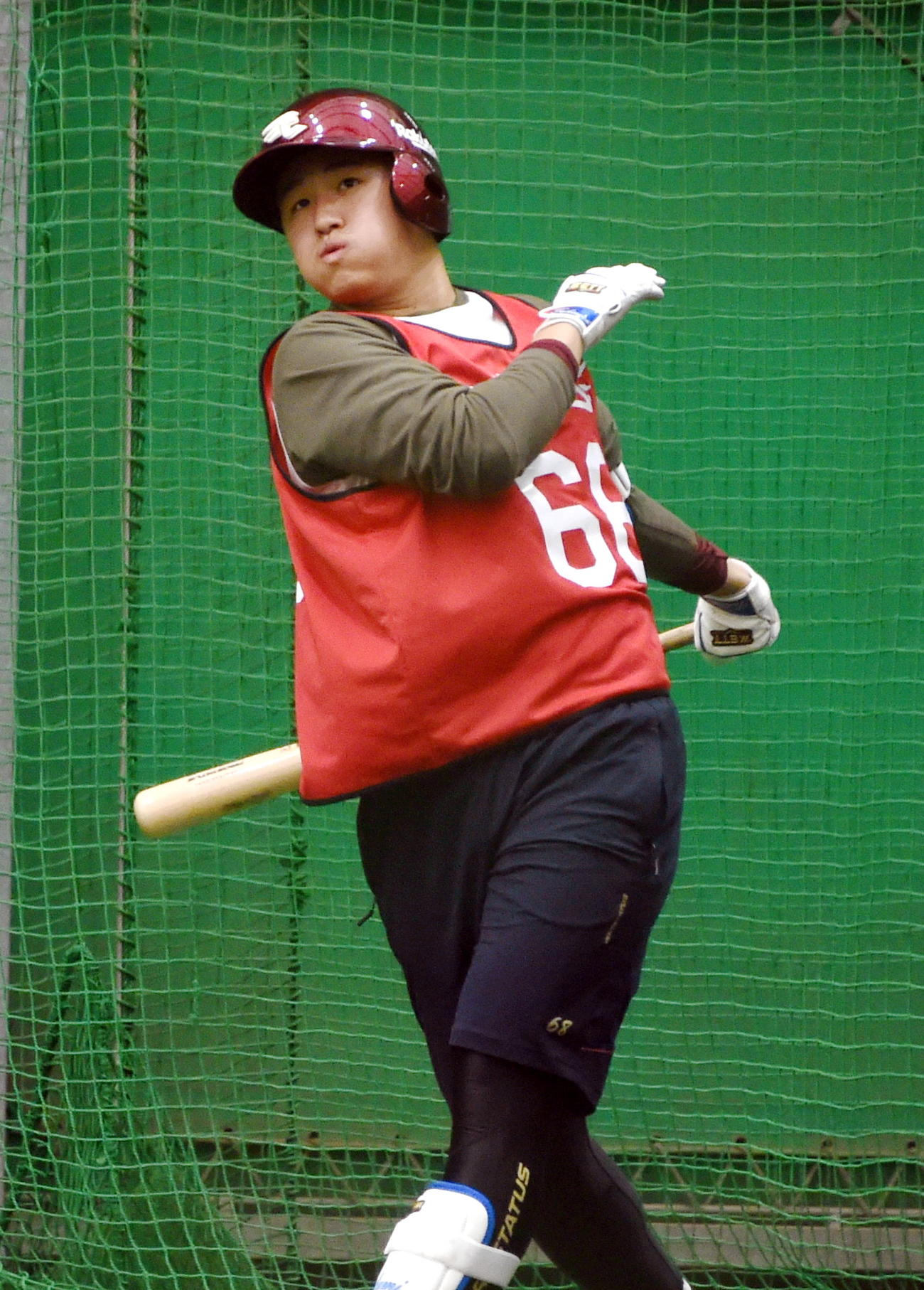フリー打撃で打ち込む楽天ドラフト8位・青野（撮影・山田愛斗）