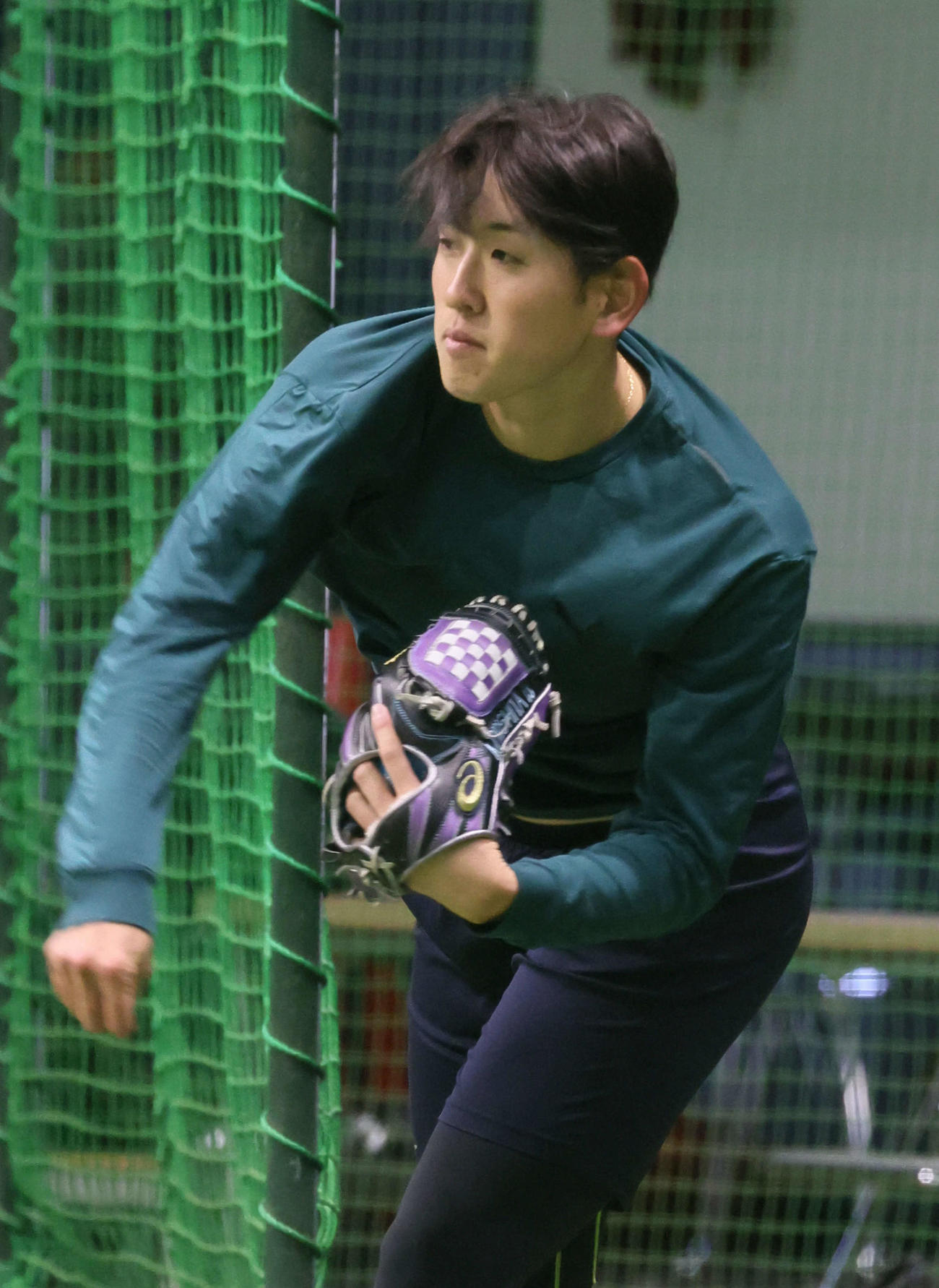 合同自主トレでキャッチボールをする広島遠藤（撮影・加藤孝規）