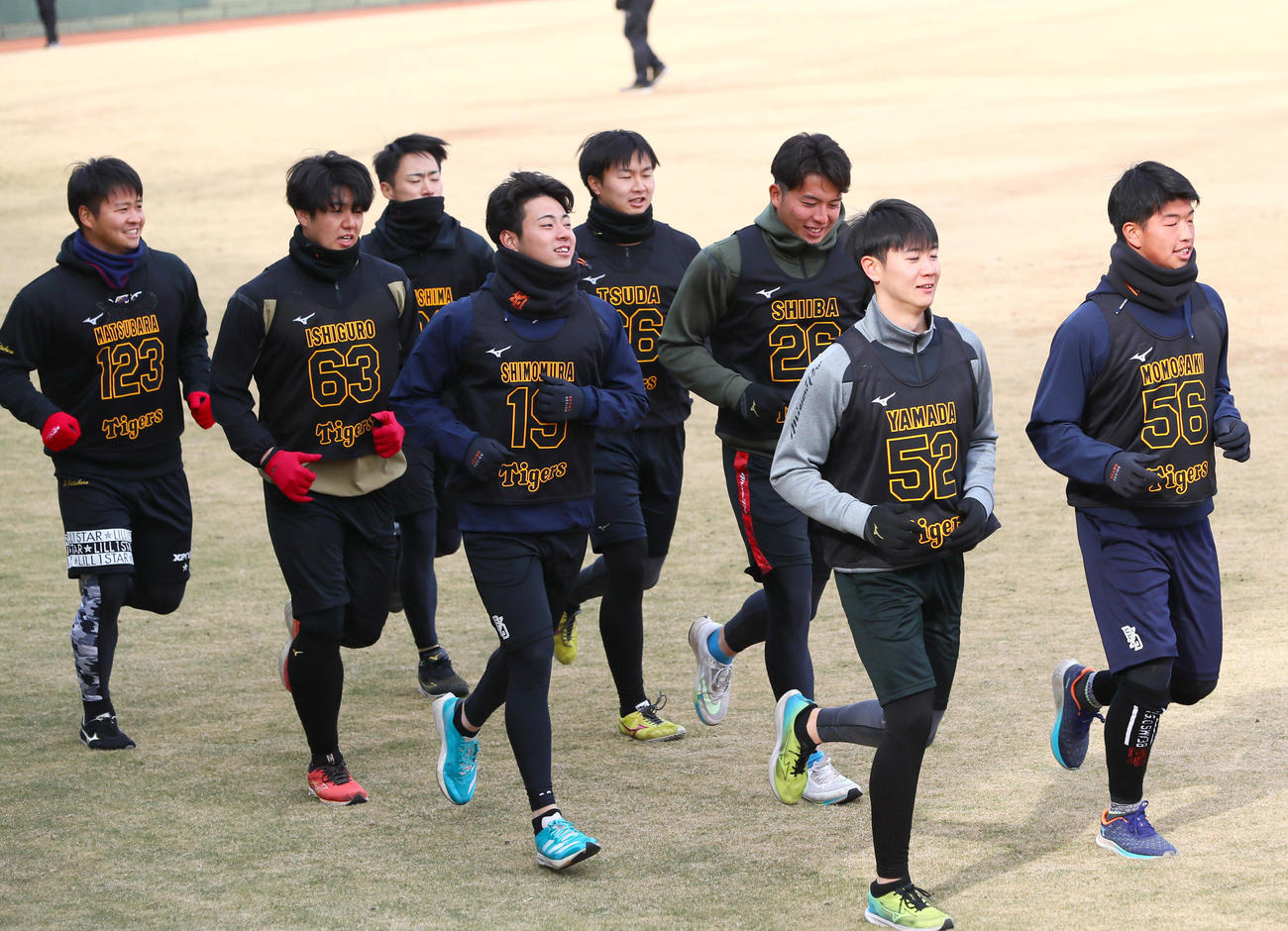 合同自主トレに励む阪神の新人ら（撮影・上山淳一）