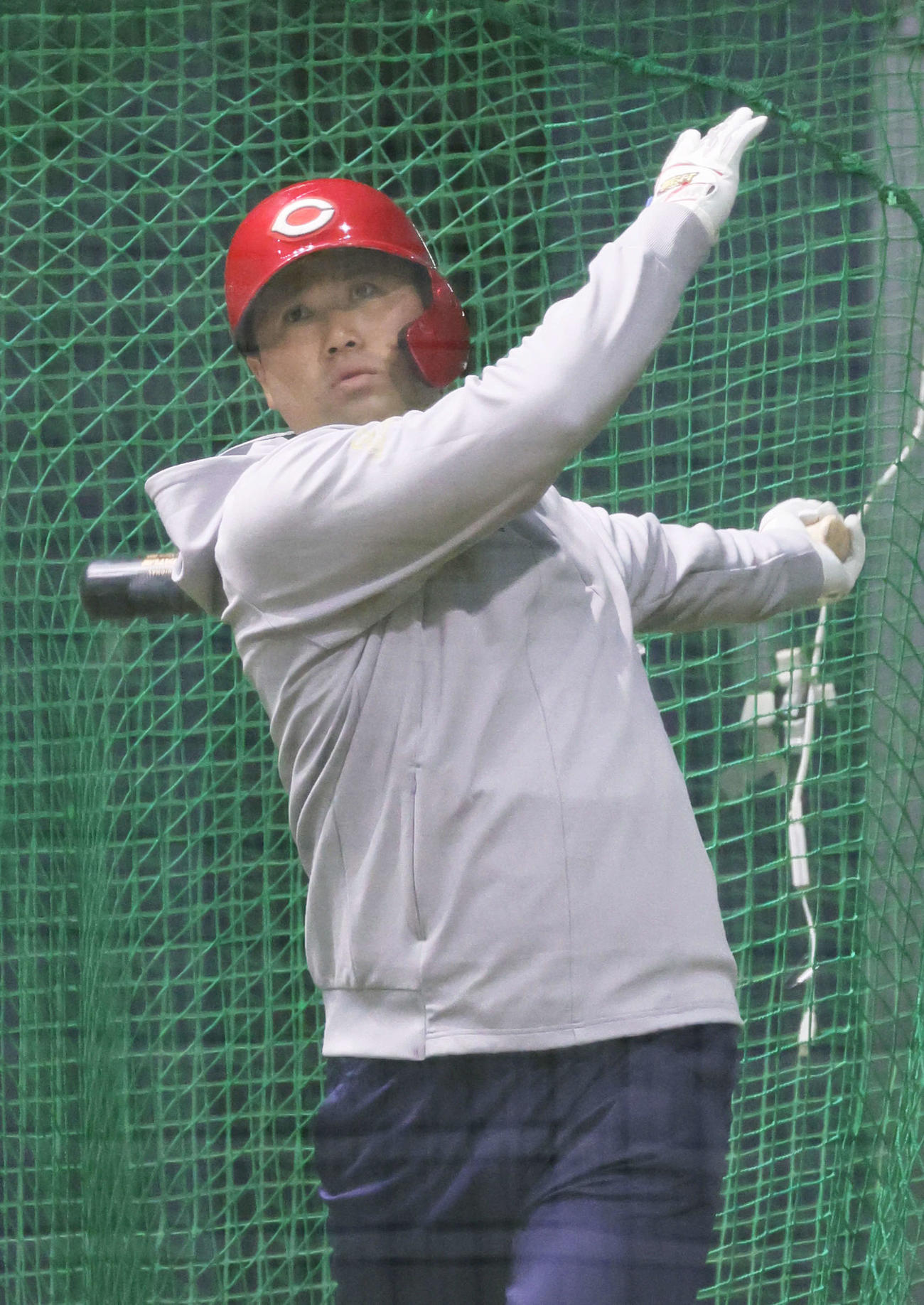 合同自主トレに合流し、打撃練習をする広島末包（撮影・加藤孝規）