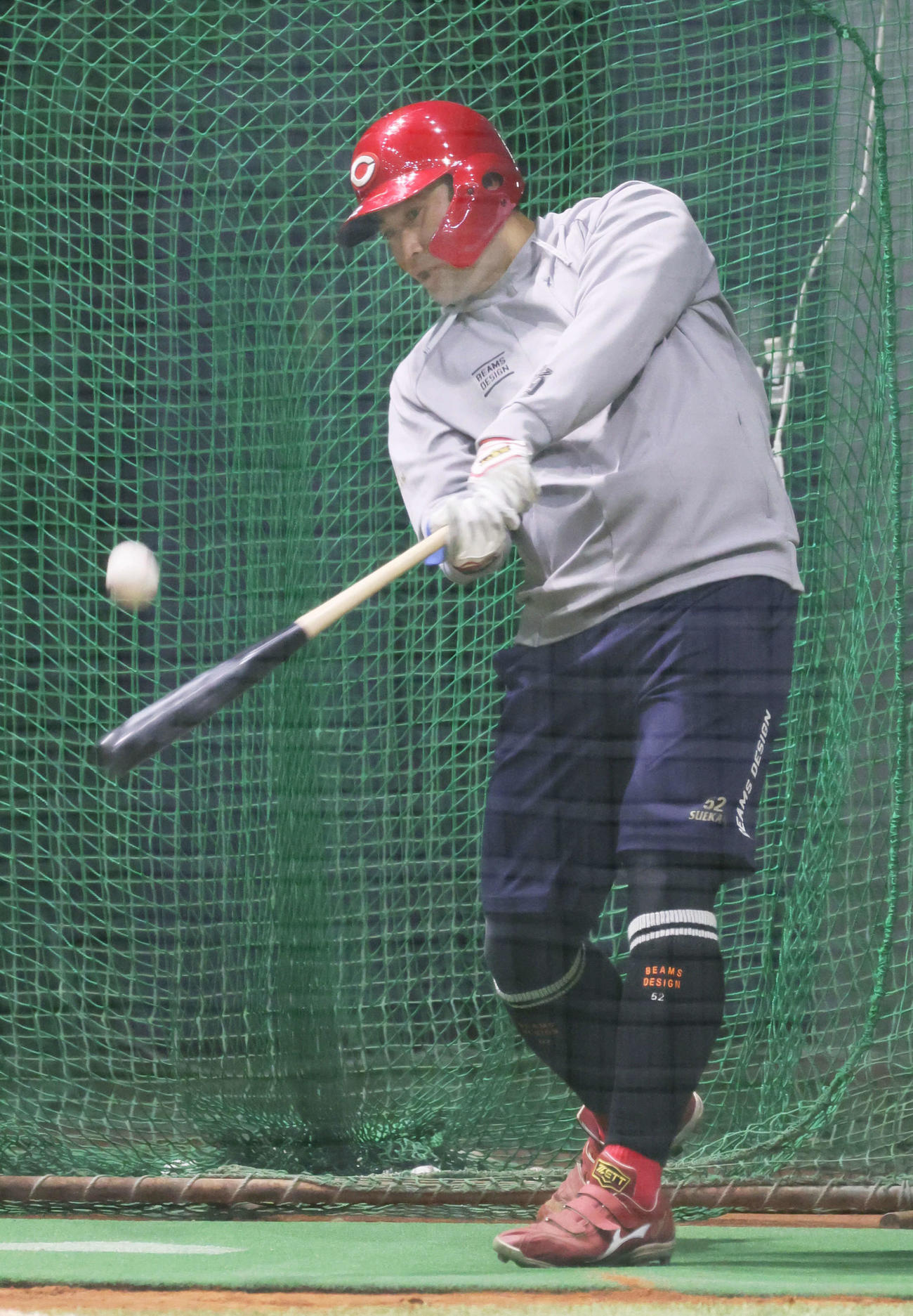 合同自主トレに合流し、打撃練習をする広島末包（撮影・加藤孝規）