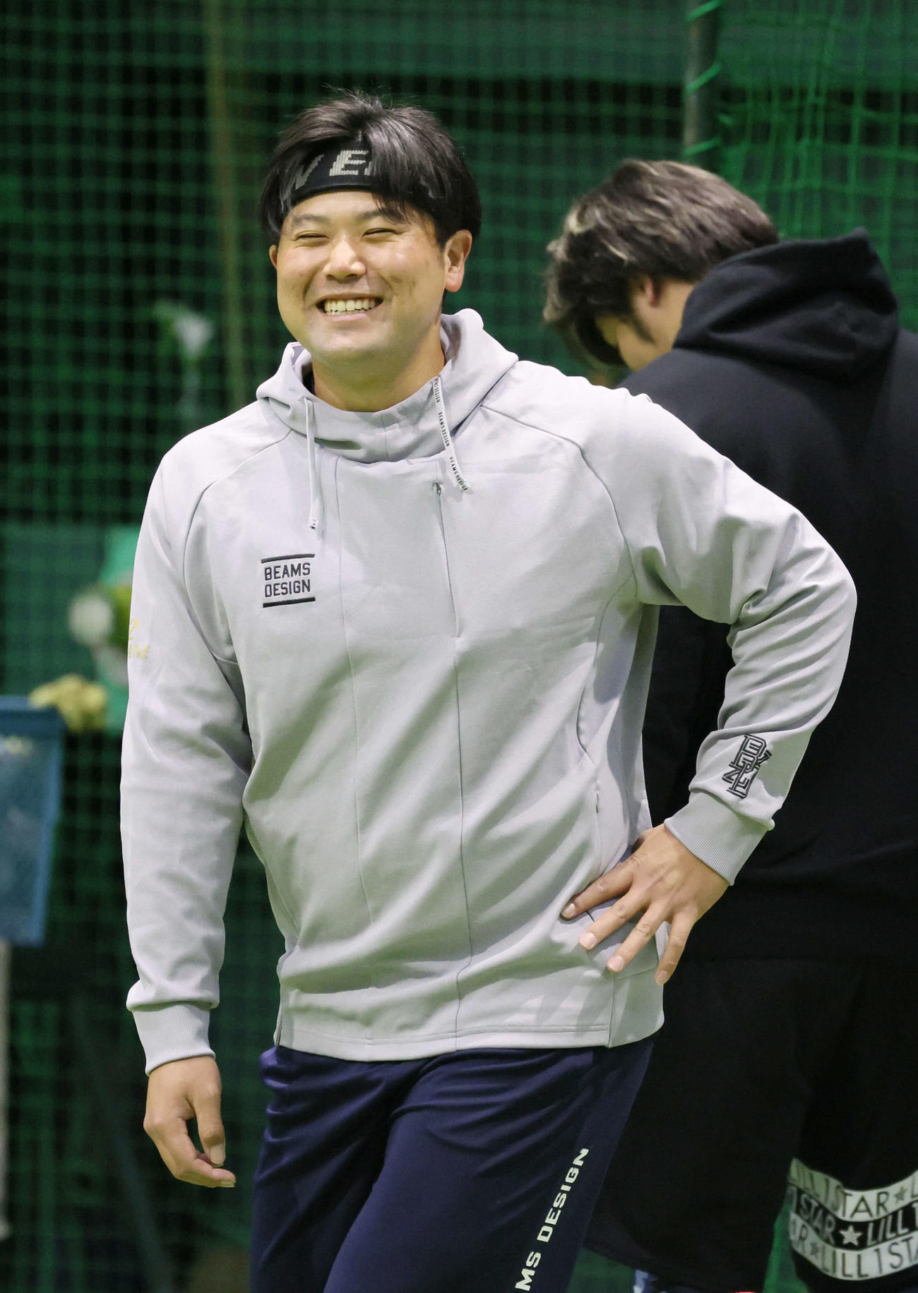 合同自主トレに合流、笑顔をみせる広島末包（撮影・加藤孝規）