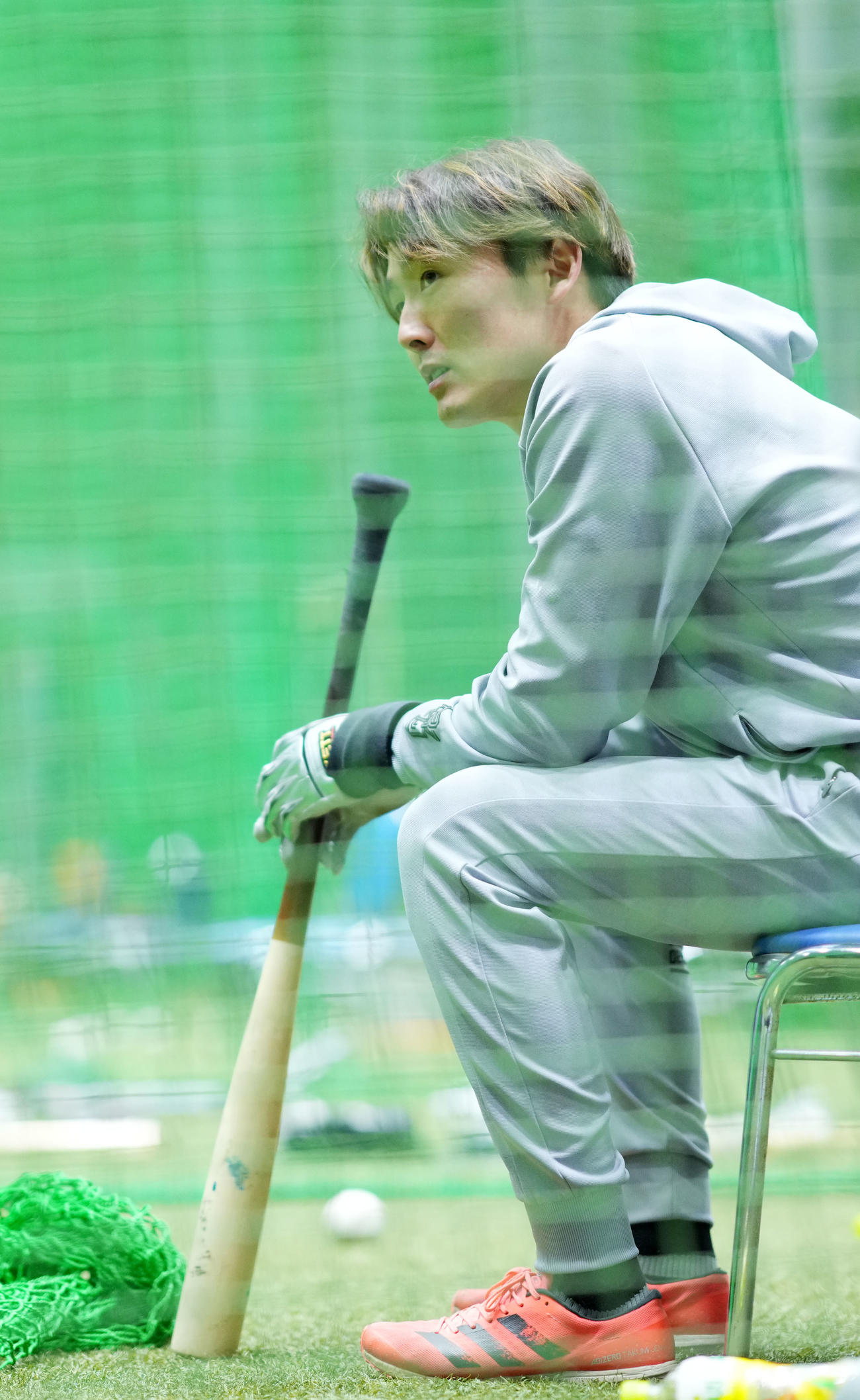 自主トレを公開した西武源田（撮影・横山健太）