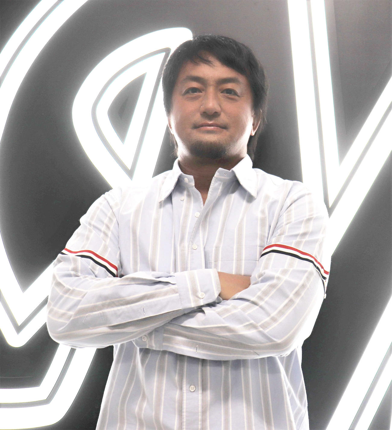 襟付きシャツに着替えて今季の目標を語ったロッテ沢村（撮影・古川真弥）