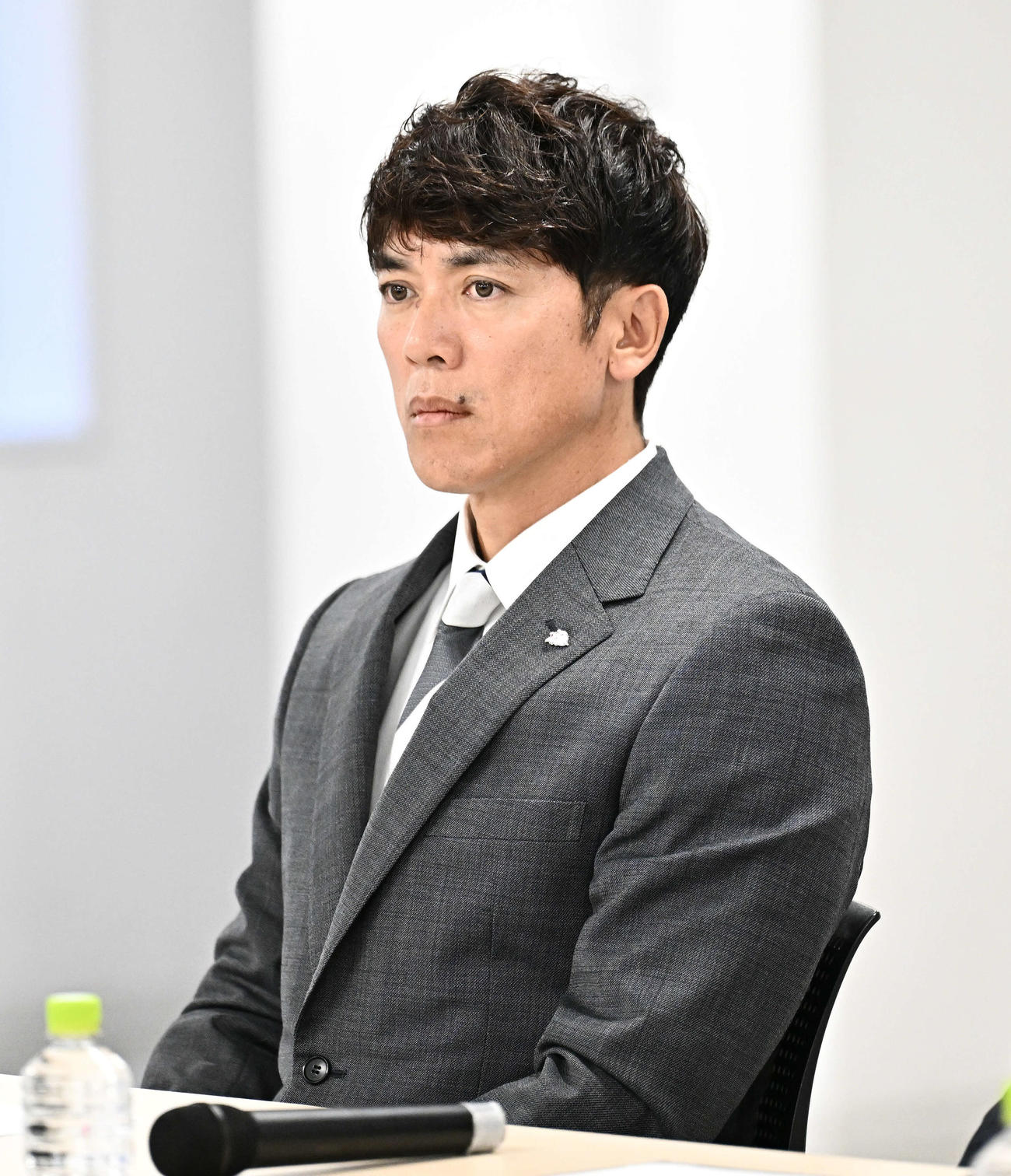 全体会議に臨む西武松井監督（撮影・滝沢徹郎）