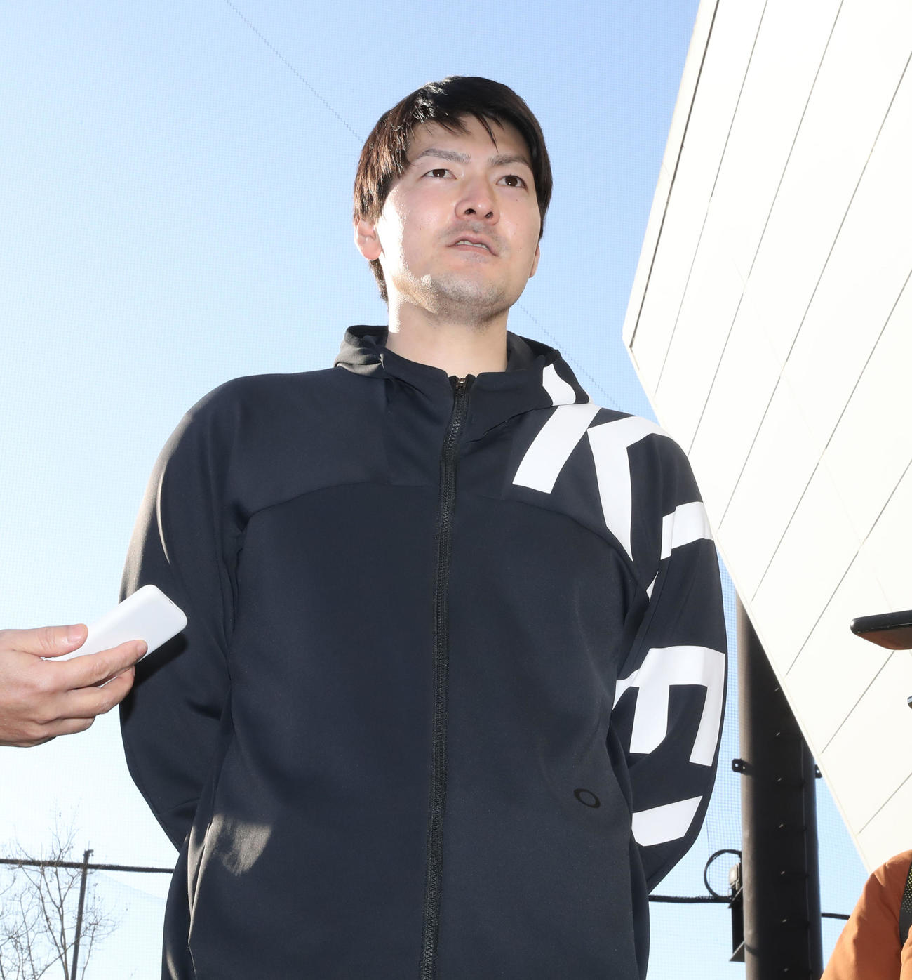 記者の質問に答える有原（撮影・冨田成美）
