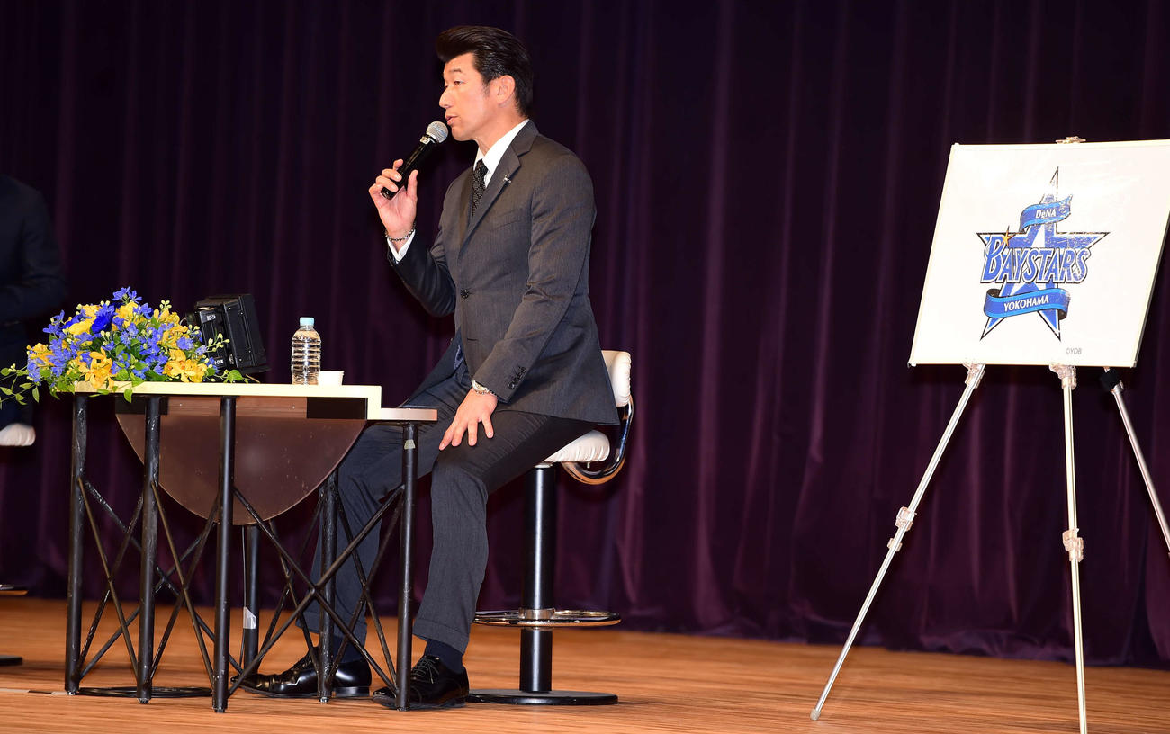 トークショーに参加するDeNA三浦監督（撮影・大島享也）