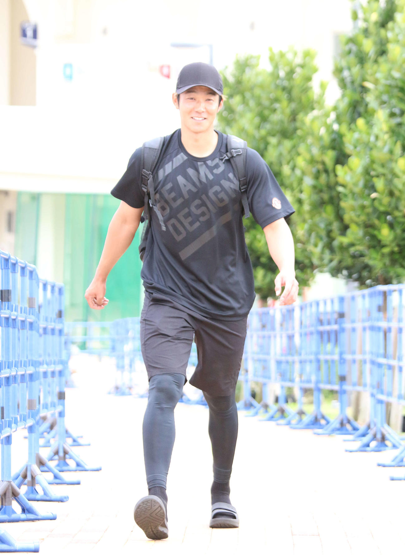 パワーアップした肉体で先乗り自主トレに参加している日本ハム石井（撮影・木下大輔）