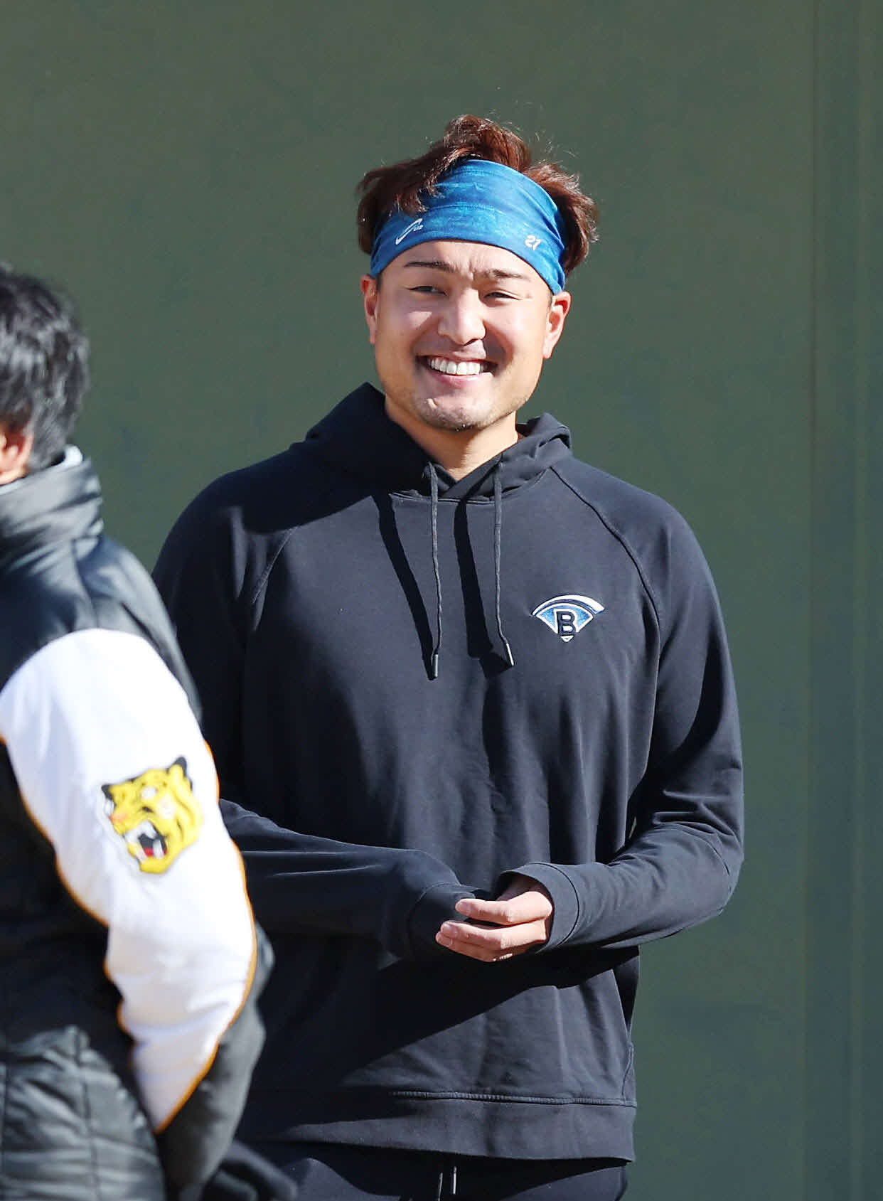 鳴尾浜球場に姿を見せた阪神秋山（撮影・前田充）