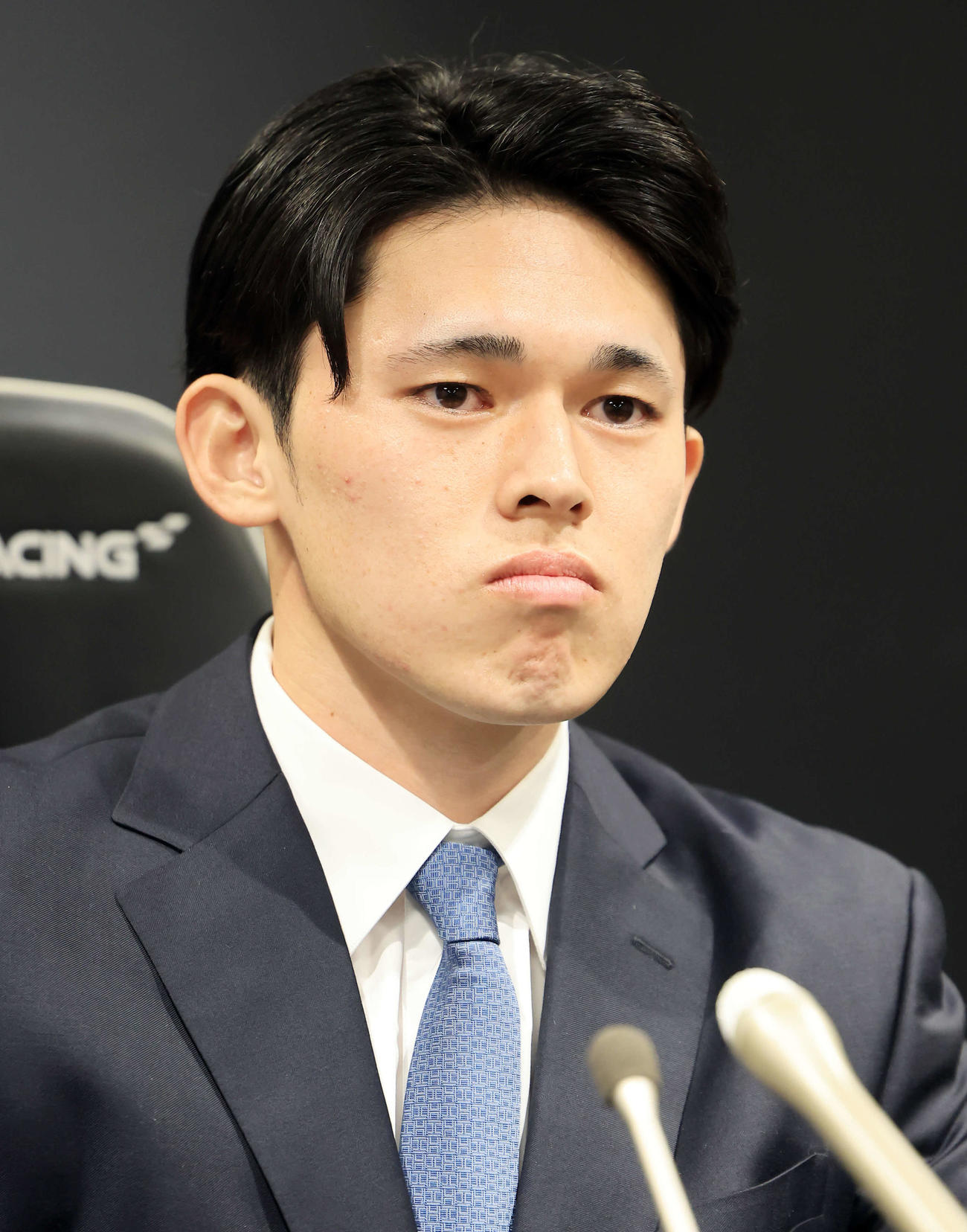 会見に臨んだロッテ佐々木（撮影・浅見桂子）