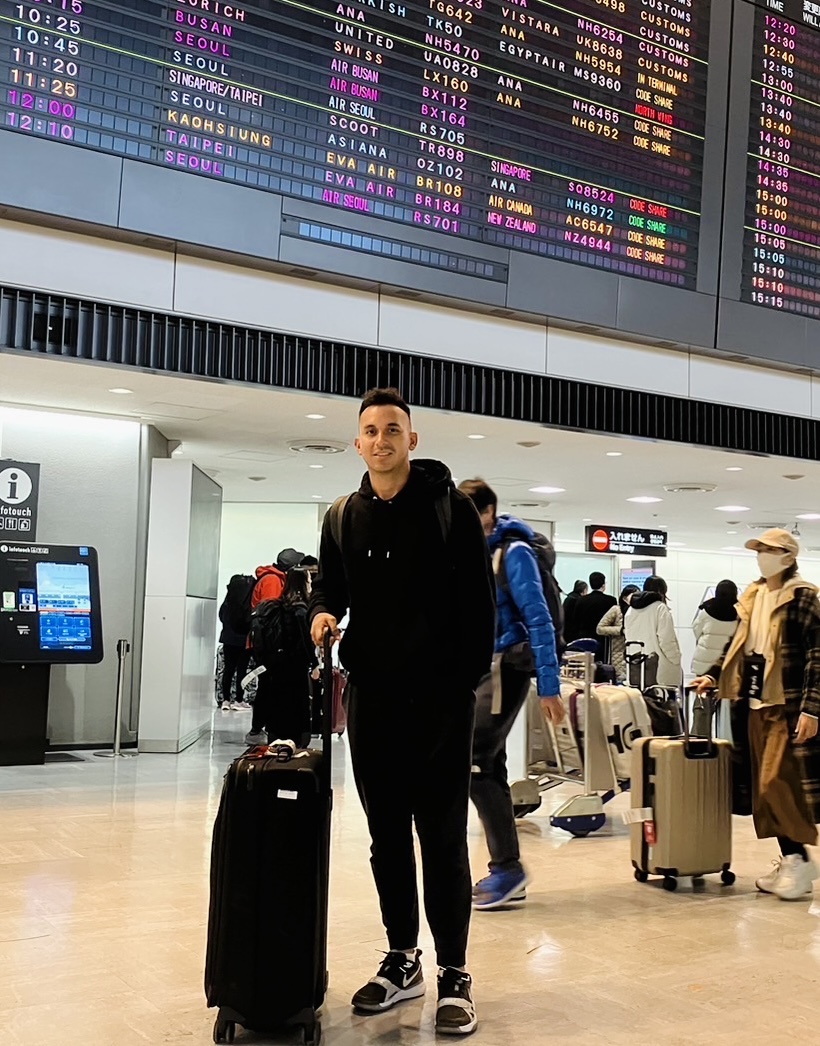 来日した阪神新外国人のゲラ（球団提供）