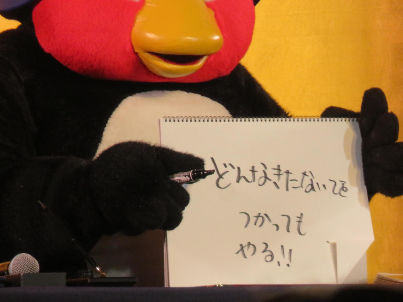つば九郎は、小川GMから「くるりんぱ」に成功すればボーナスを出すと確約され「どんなきたないてをつかってもやる」と宣言