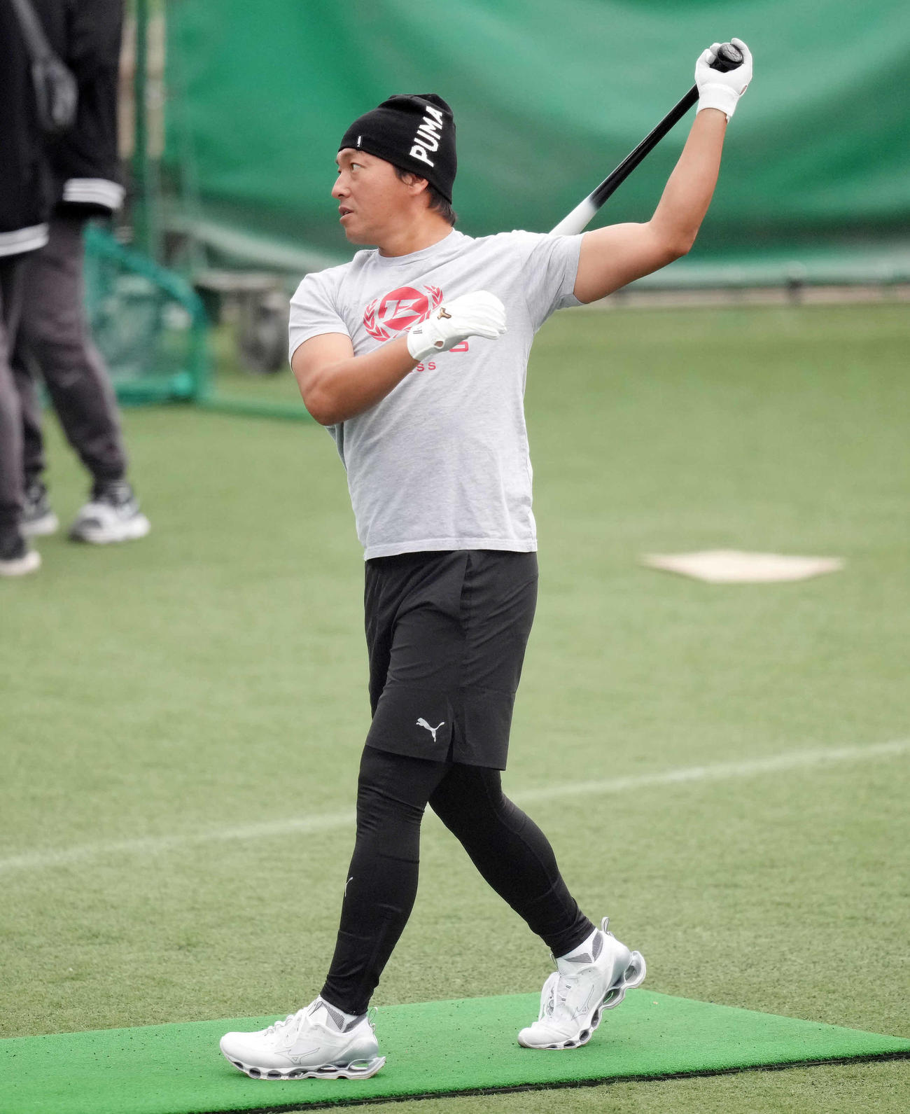 ティー打撃する巨人長野（撮影・鈴木みどり）