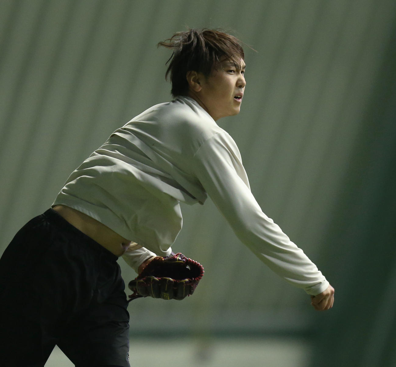 キャッチボールをする石川（撮影・冨田成美）