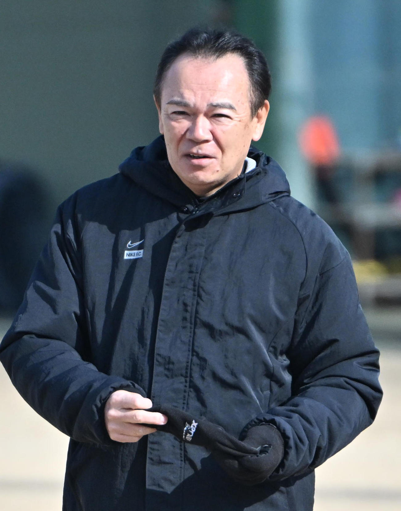 練習を見守る和田2軍監督（撮影・石井愛子）