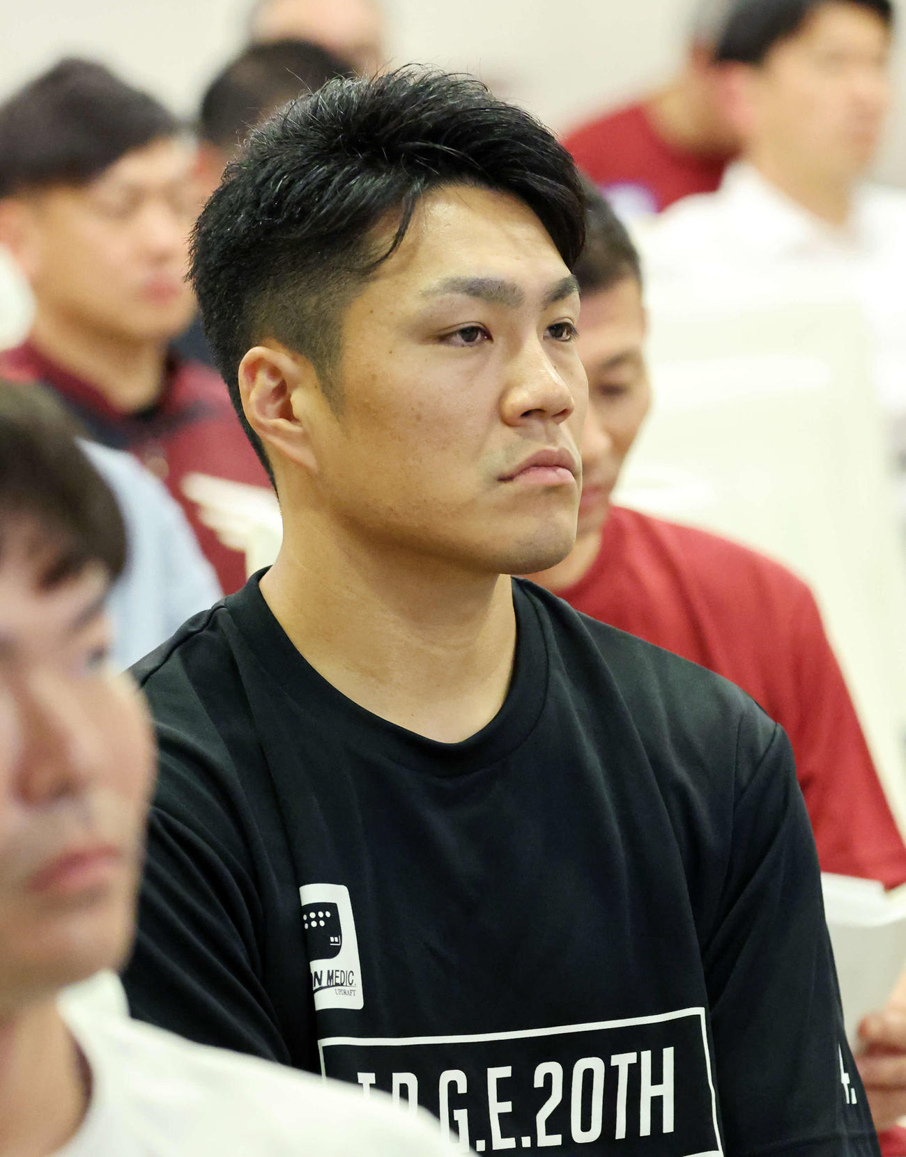 ハラスメント防止研修に臨む楽天則本（撮影・鈴木正人）