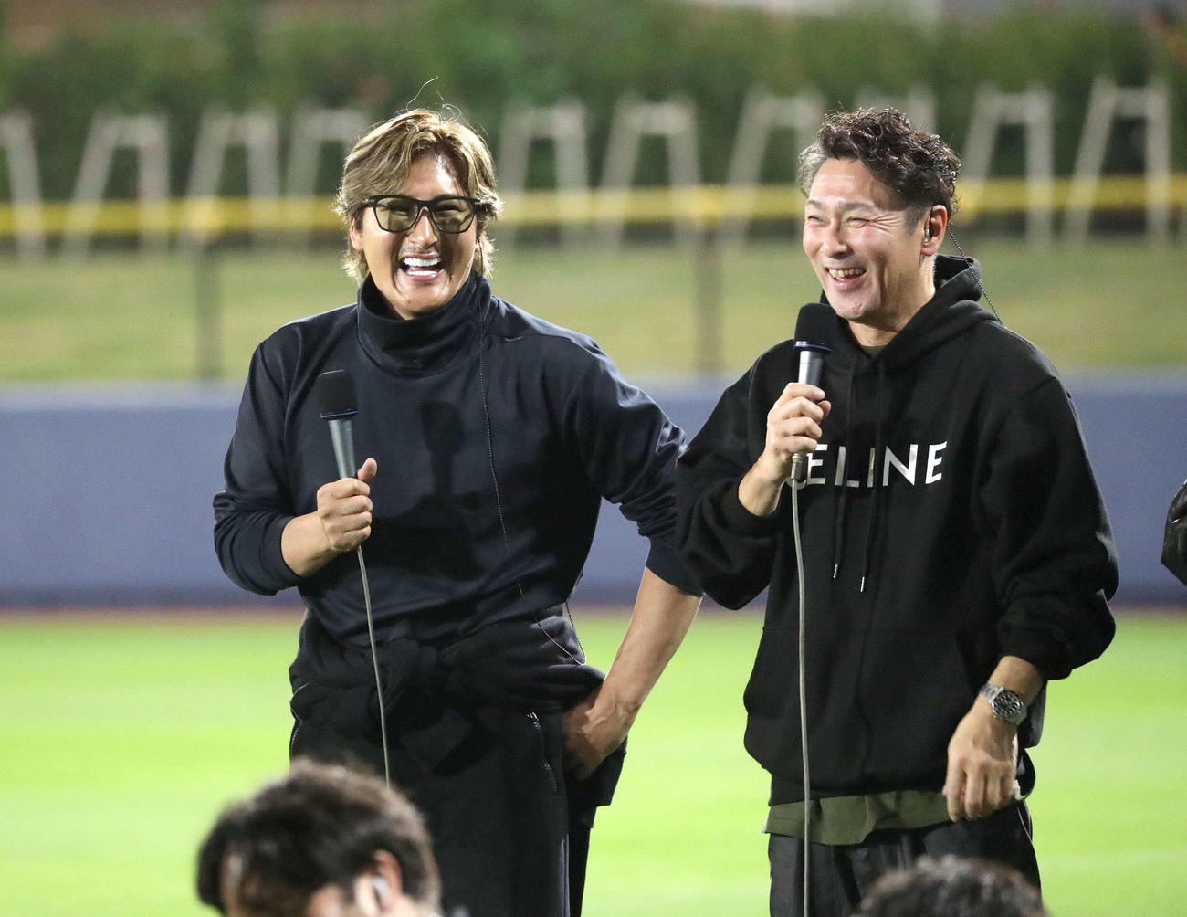 番組に出演する日本ハム新庄監督（左）と元木氏（撮影・黒川智章）