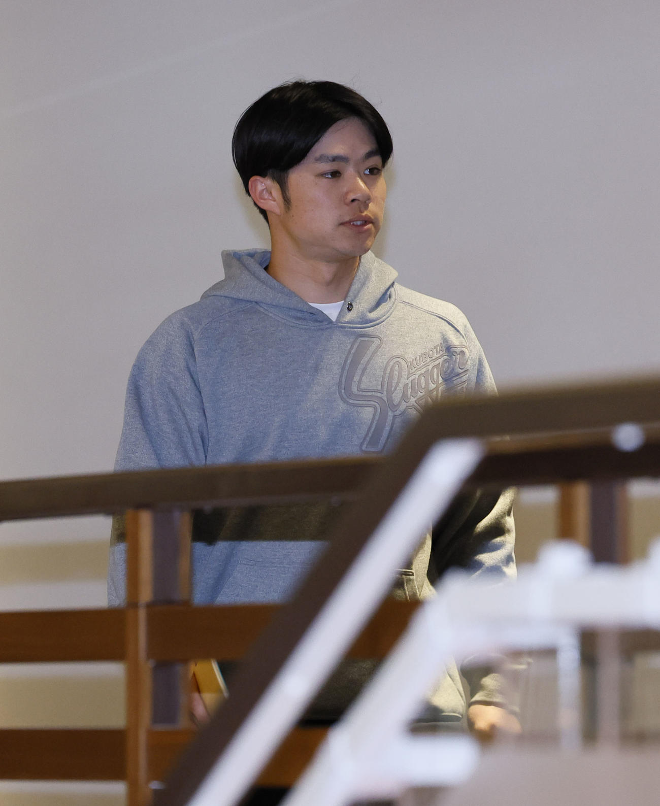 全体ミーティング会場に入る中野（撮影・藤尾明華）