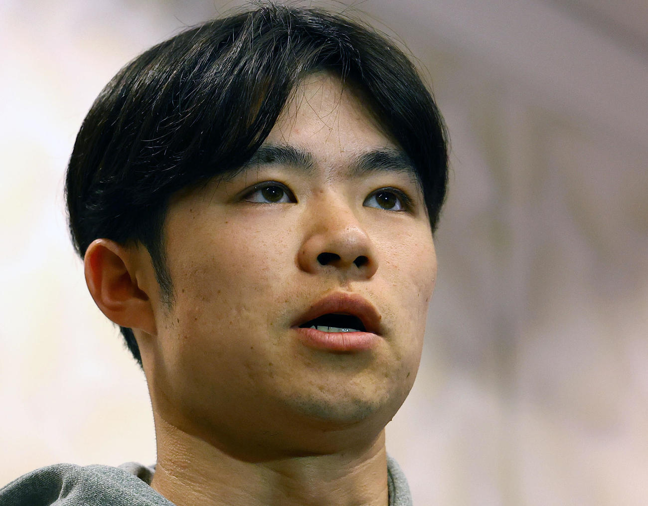 ミーティングを終え、取材に応じる中野（撮影・藤尾明華）
