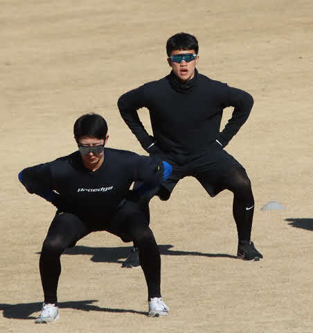 3度の風呂でコンディションを整えている日本ハム孫（右）（撮影・永野高輔）