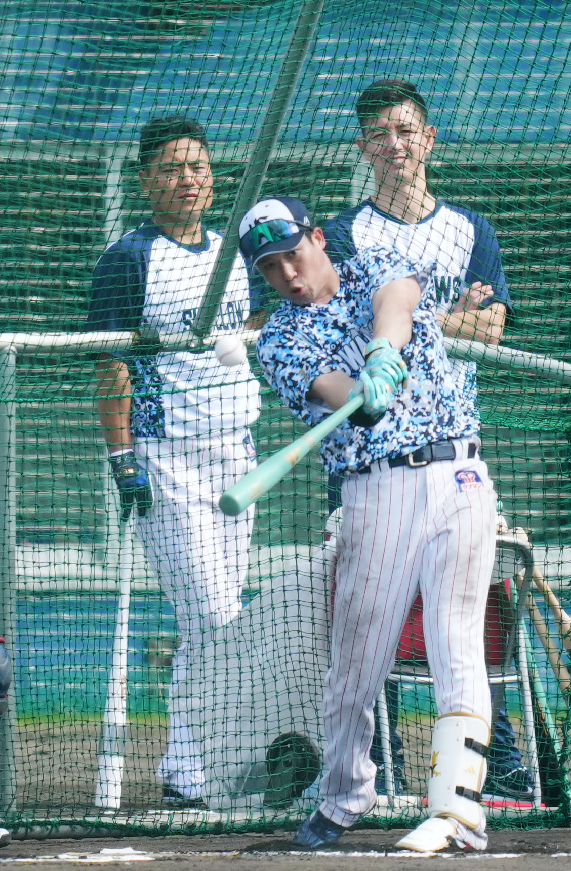 ランチ特打で快音を響かせるヤクルト山田（撮影・横山健太）