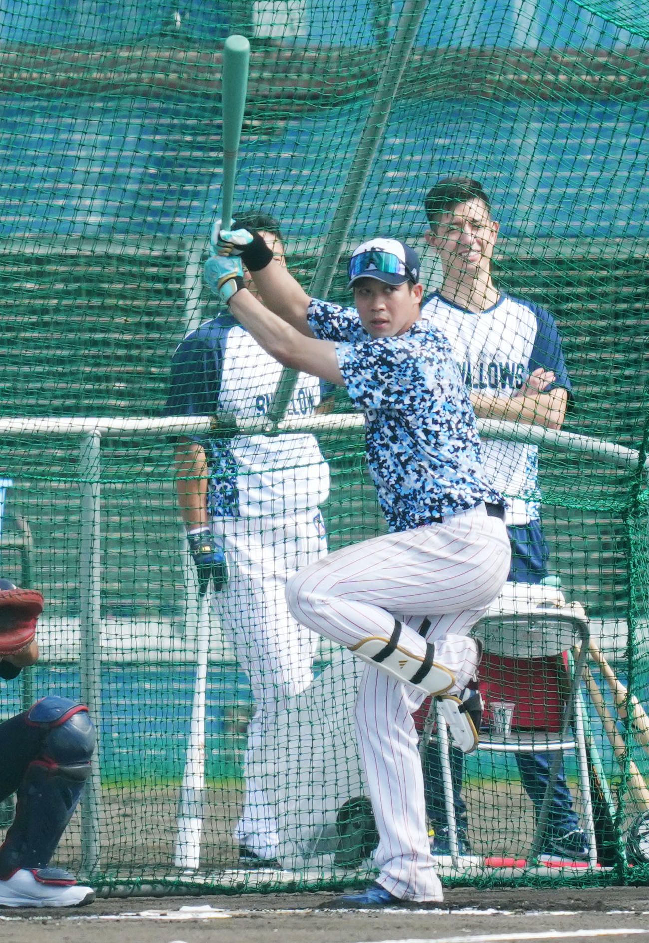 ランチ特打で快音を響かせるヤクルト山田（撮影・横山健太）